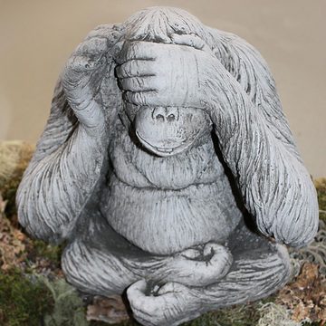 440s Gartenfigur 440s Affe Orang-Utan "nichts sehen" Antiksteinguss, H ca. 23 cm, (Stück)