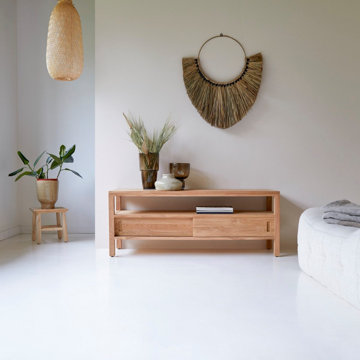 Tikamoon TV-Schrank TV Schrank TV Unterschrank Board aus Teak 130 cm natürliches Teakholz