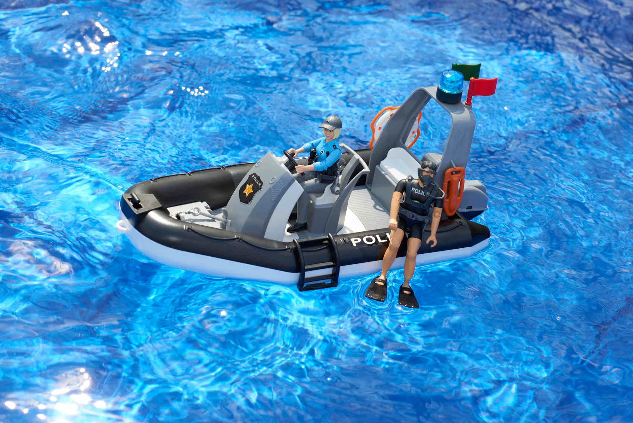 Bruder® Spielzeug-Boot Spielfahrzeug RAM 2500 Polizei Pickup, L+S, 2 Fig. Anhänger Boot 02507