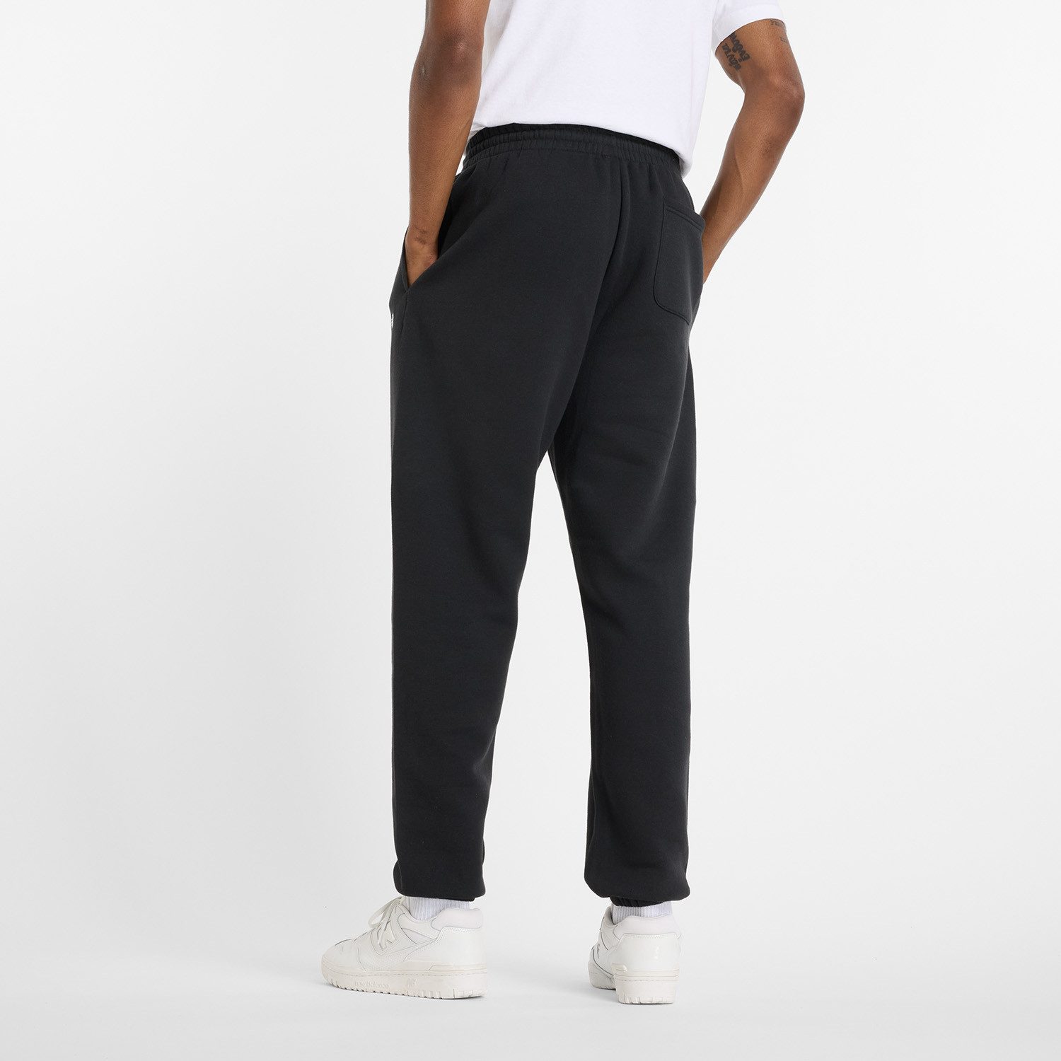 New Balance Jogginghose SPORT ESSENTIALS FLEECE JOGGER mit Eingrifftaschen, aus Fleece, lockere Passform