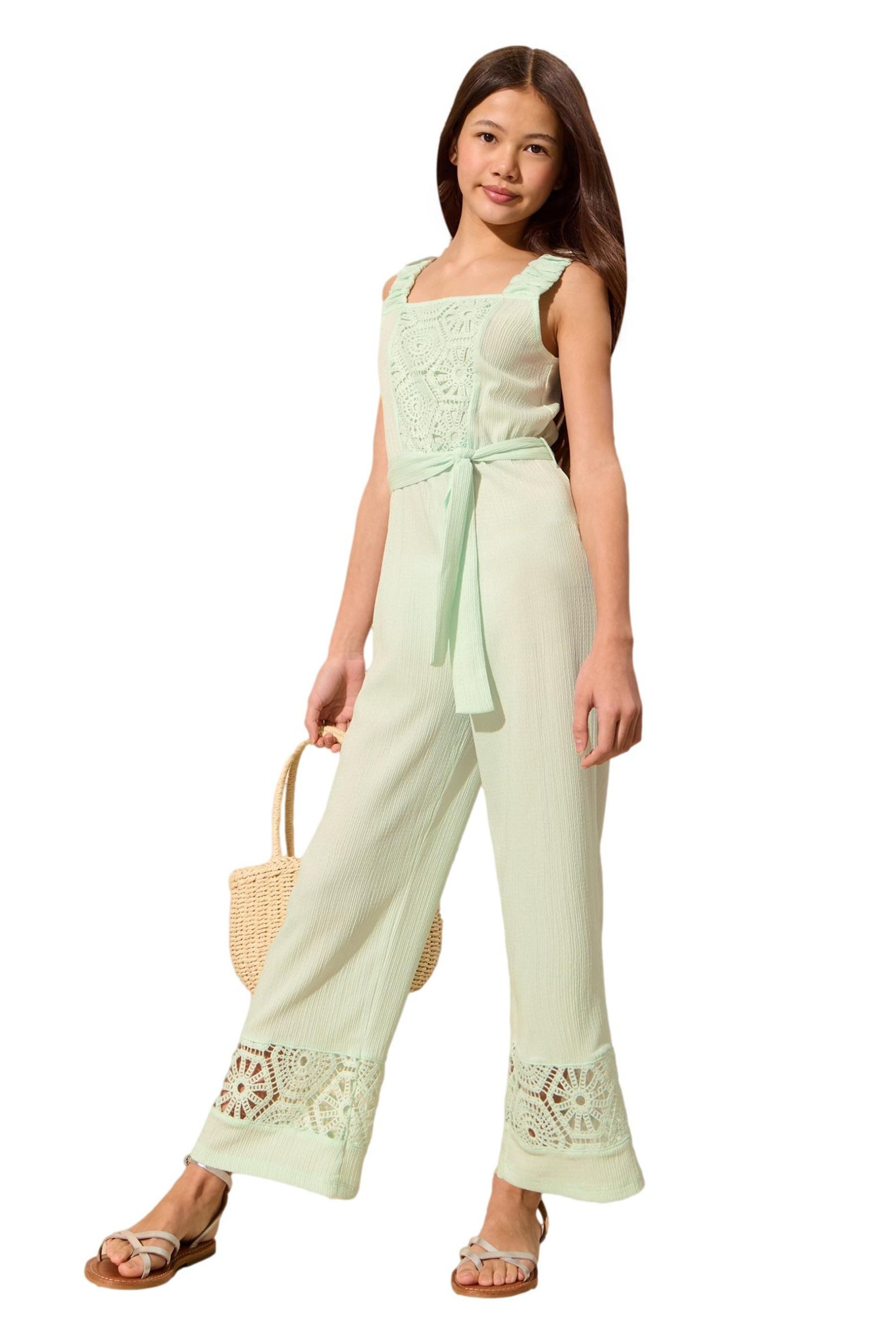 LIPSY Jumpsuit Lipsy Jersey-Jumpsuit mit Häkeldetail (1-tlg)