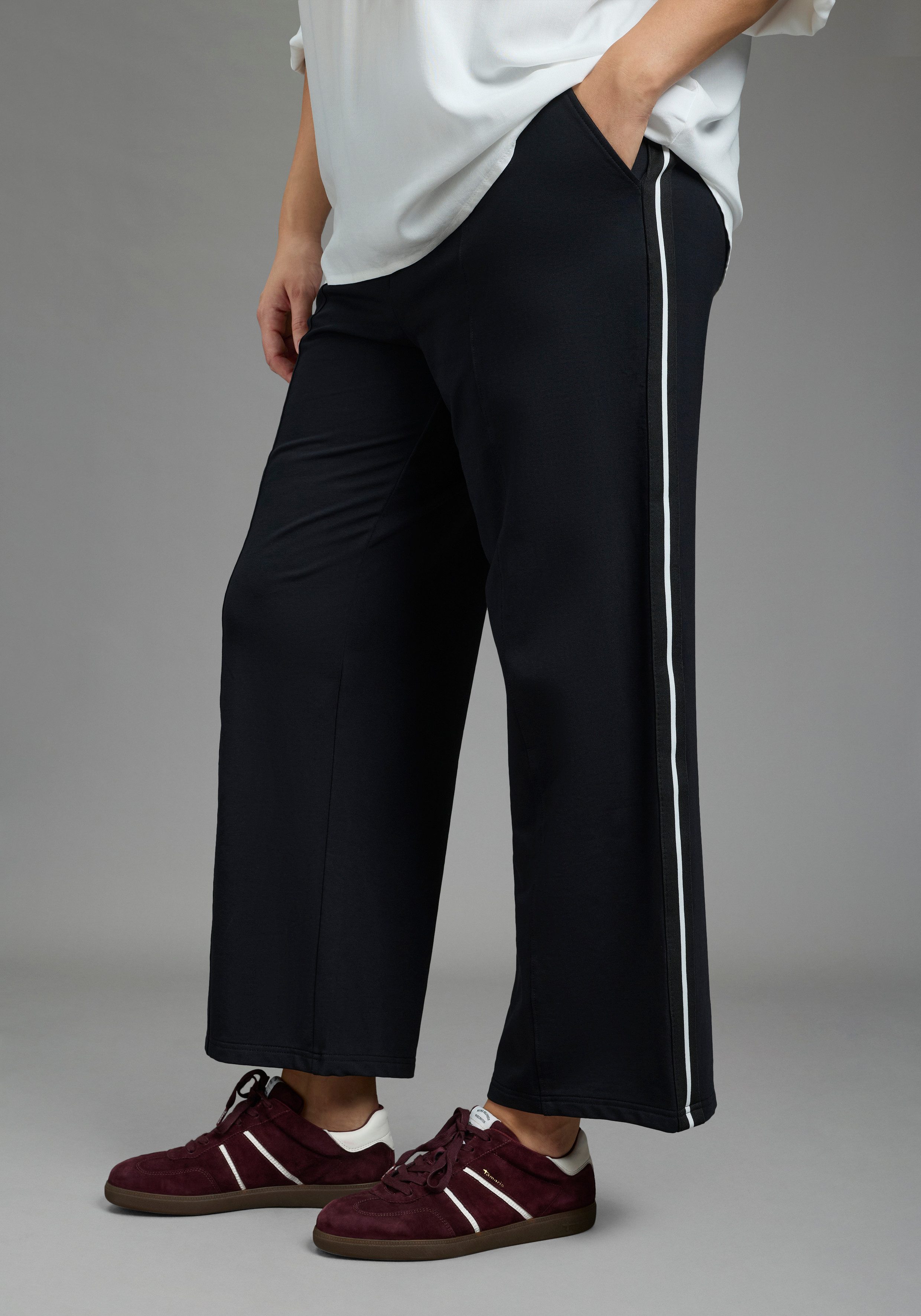 Laura Scott CURVE Sweathose Große Größen mit abgenähten Biesen in der vorderen Mitte. € 49,99, (€ 49,99 pro 1 Stk).