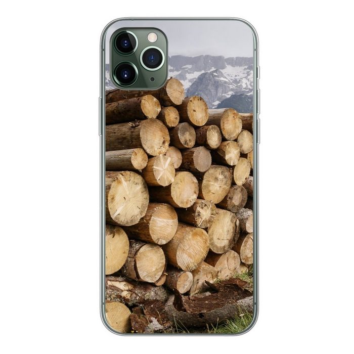MuchoWow Handyhülle Mehrere Baumstämme sind in einer verschneiten Berglandschaft Handyhülle Apple iPhone 11 Pro Max Smartphone-Bumper Print Handy