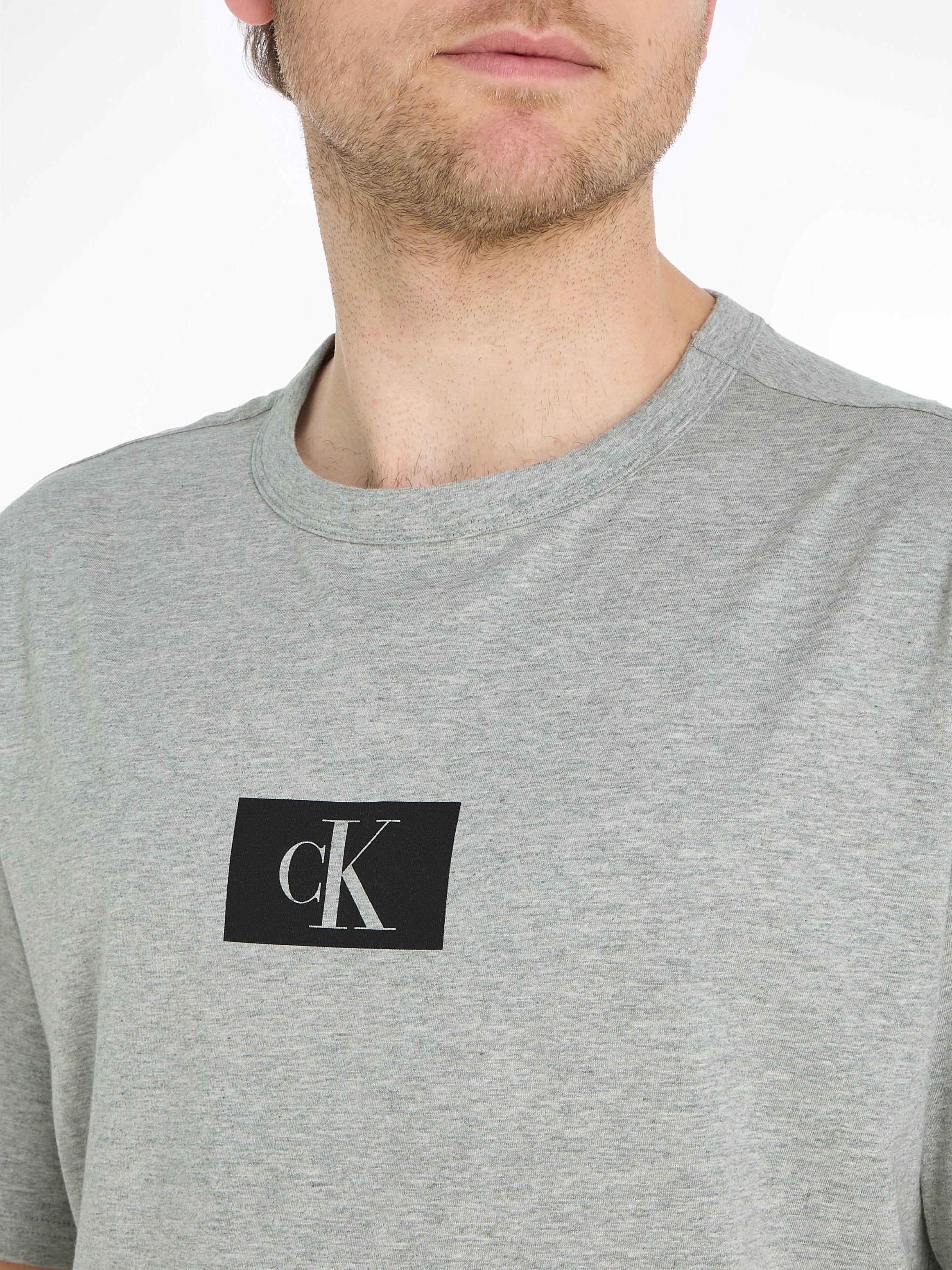 der Logodruck S/S T-Shirt CREW auf Underwear GREY-HEATHER NECK Calvin Brust Klein mit