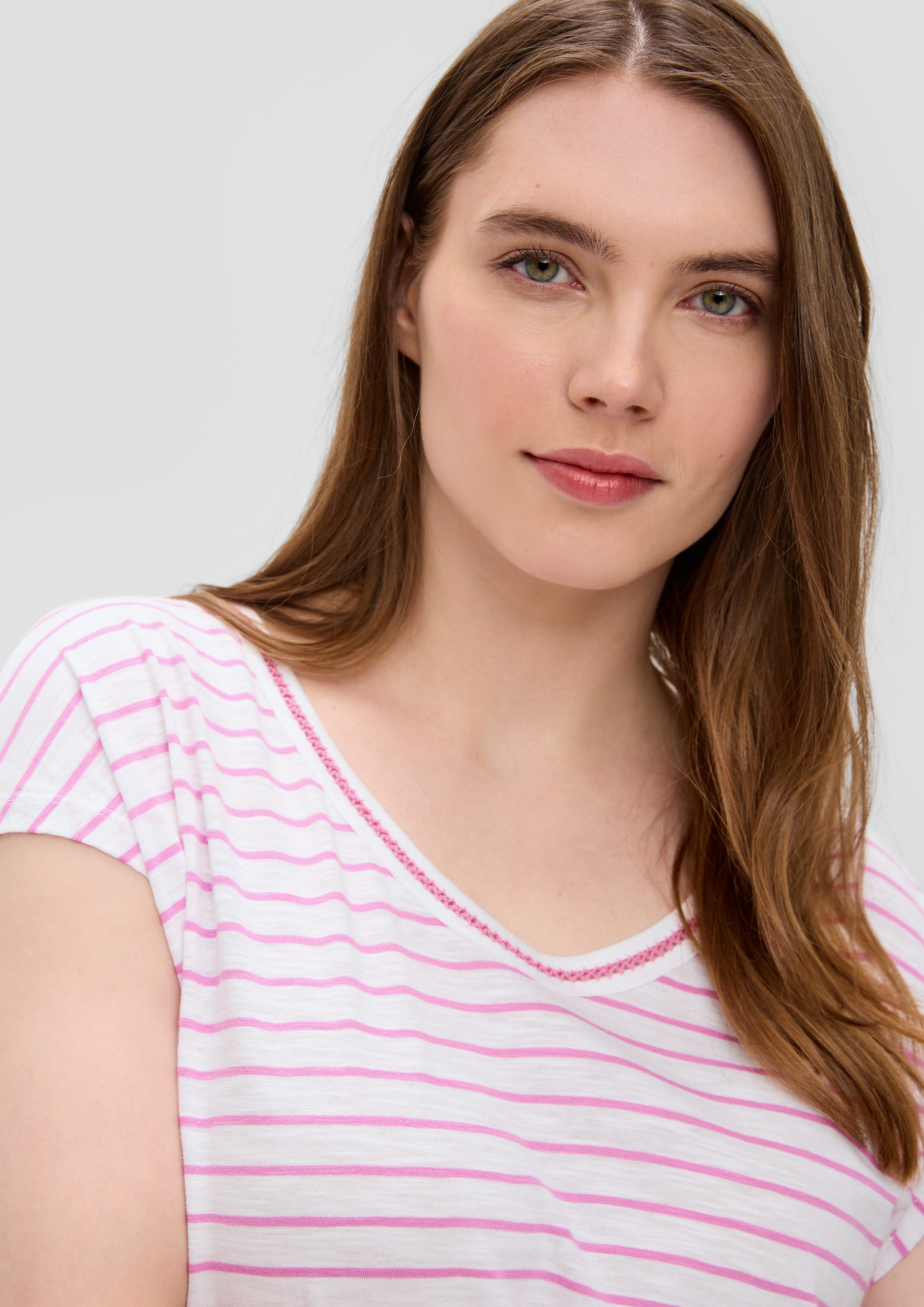 s.Oliver Kurzarmshirt T-Shirt mit V-Ausschnitt im günstig online kaufen
