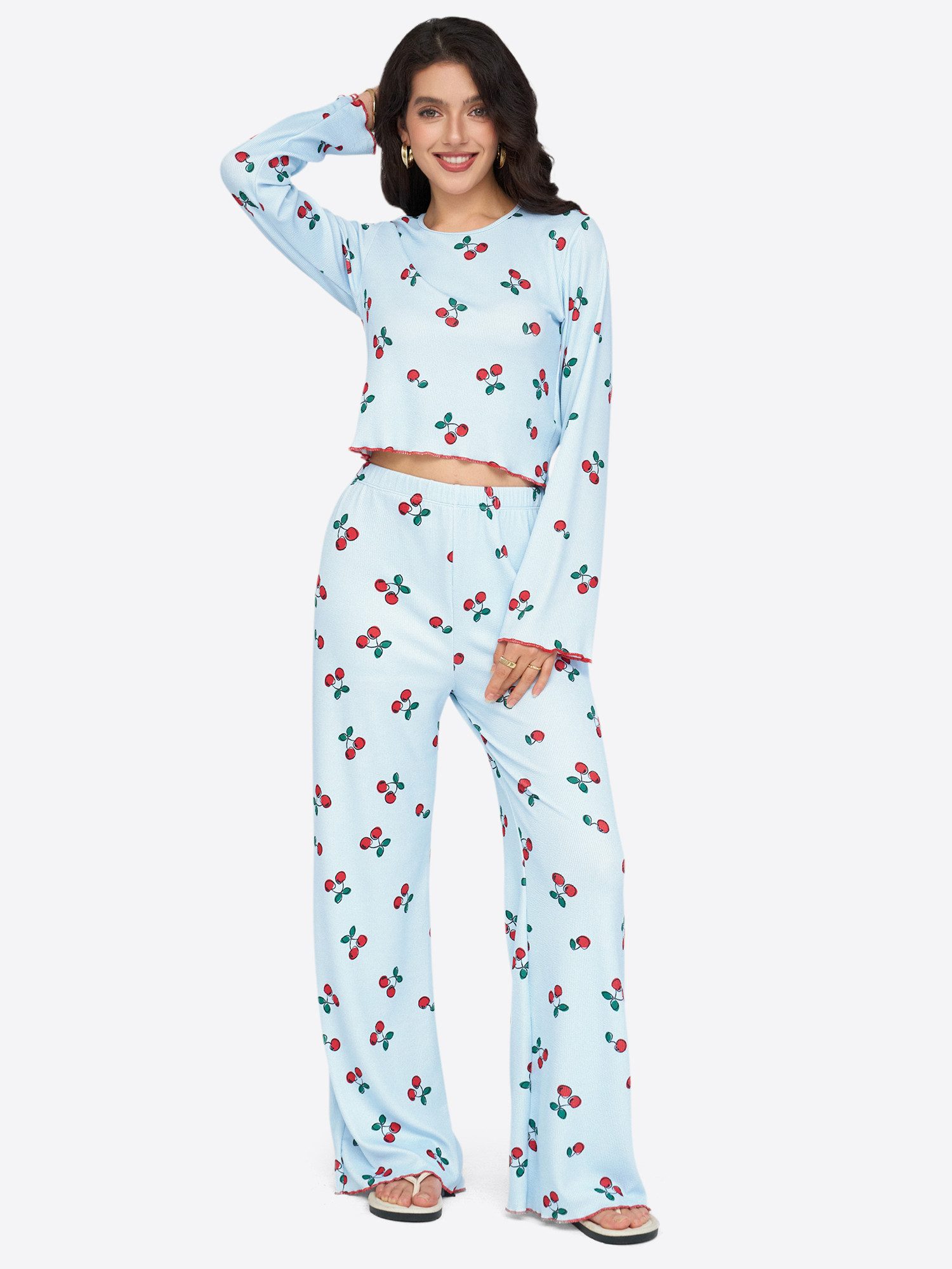 Imily Bela Hausanzug Damen Verspieltes Kirschmuster-Set (Set, 2 tlg., Kurzes Top mit Rundhalsausschnitt + Hochgeschnittene Weite Hose) mit Rundhalsausschnitt