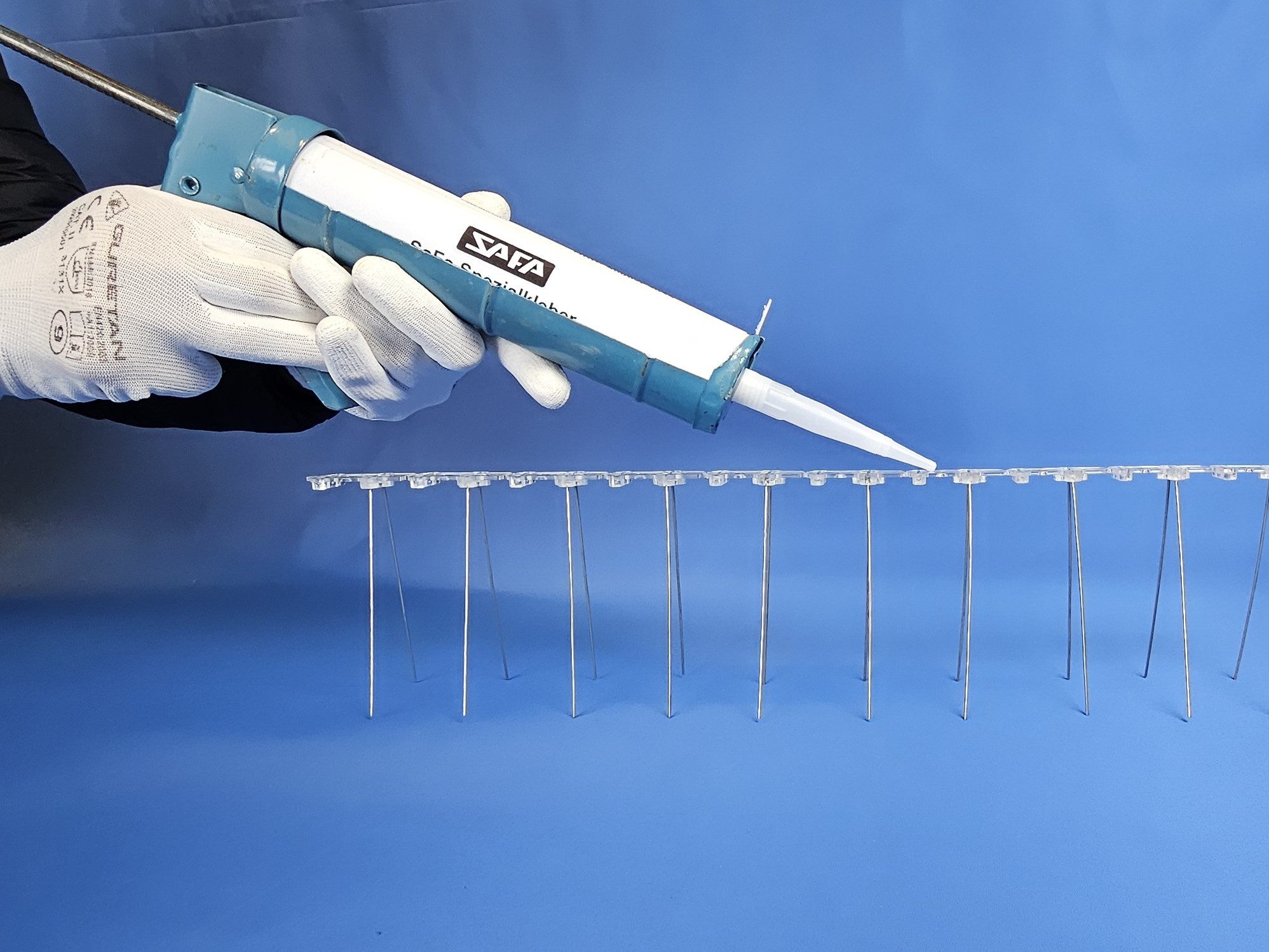 SAFA Taubenspikes Spezialkleber SK BI 01, 310 ml Kartusche für Vogelabwehr, 1-St., Transparente Farbe, härtet schnell aus.