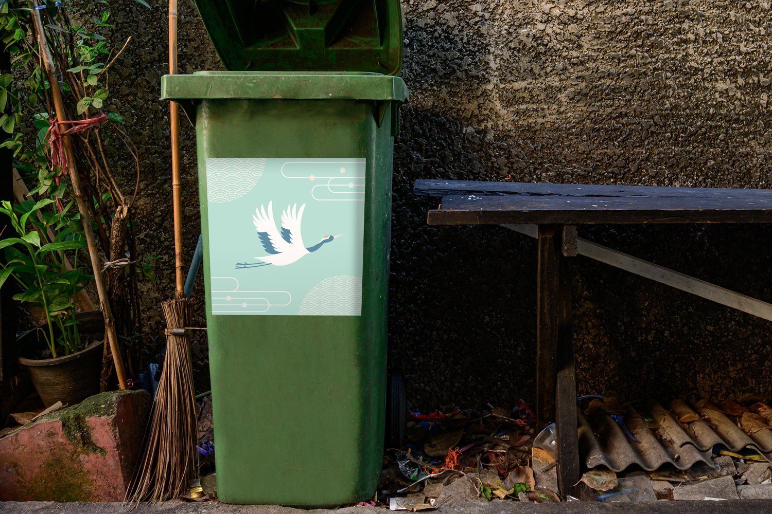 MuchoWow Wandsticker Illustration Abfalbehälter blauen (1 Mülltonne, Mülleimer-aufkleber, Sticker, St), eines Hintergrund chinesischen Container, einem Kranichs vor