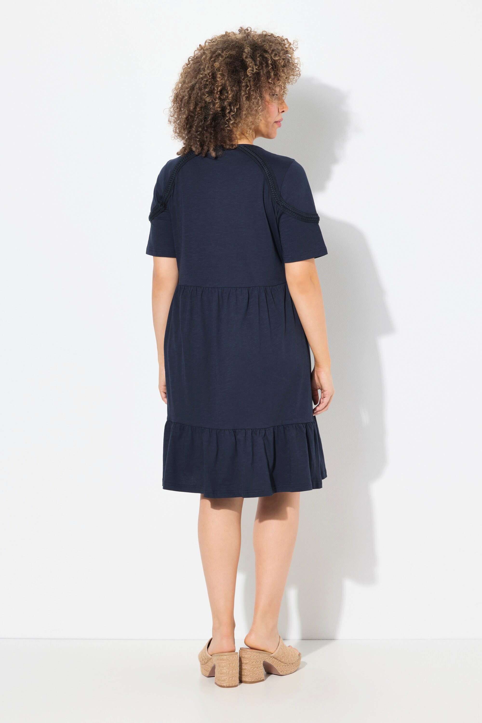 Ulla Popken Jerseykleid Jerseykleid Zierband A-Linie V-Ausschnitt Halbarm – Bild 3 von 4