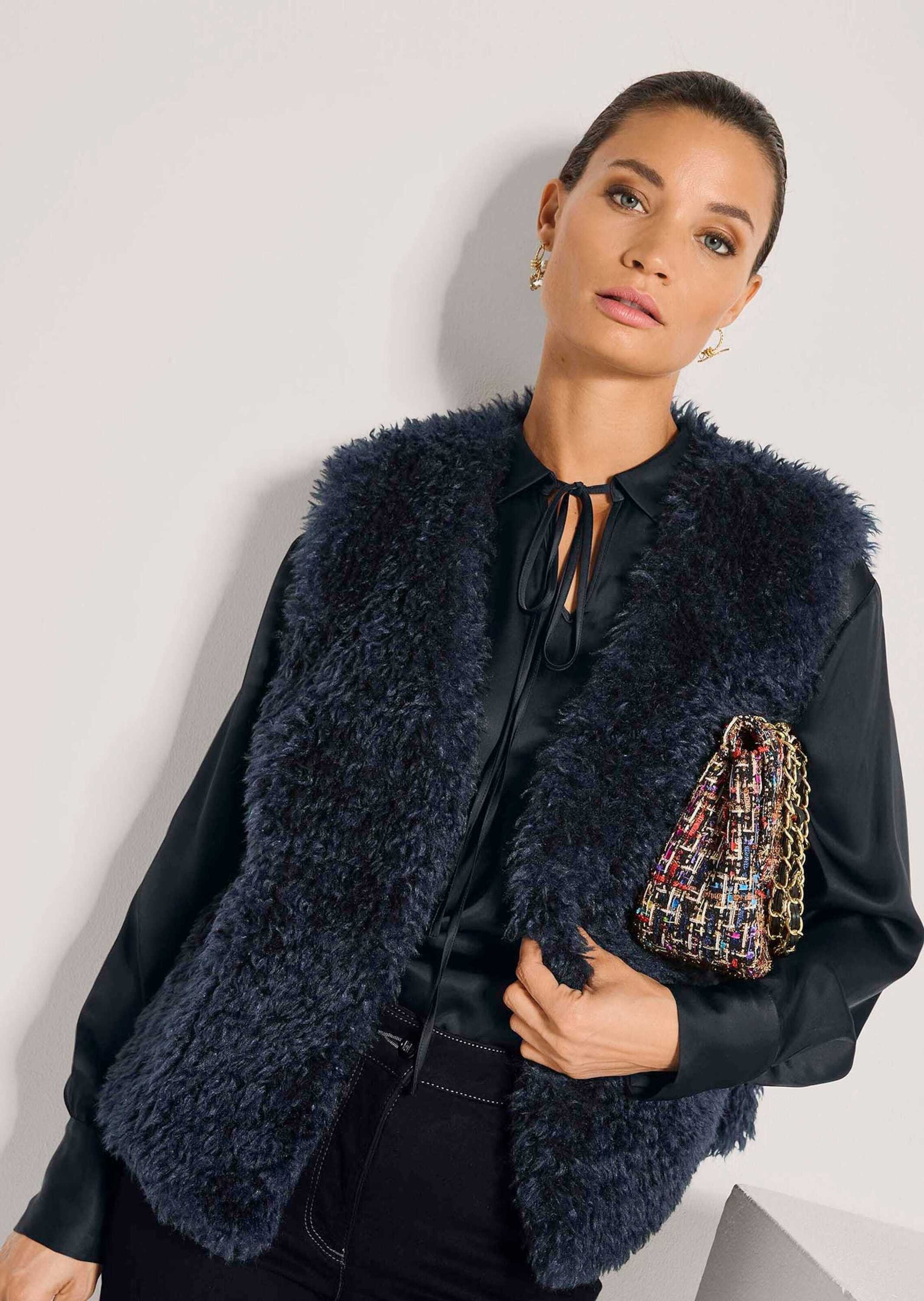 MADELEINE Kurzweste Faux-Fur-Weste mit langem Flor Extralanges Kunstfell mit flauschigem Volumen – Bild 3 von 5