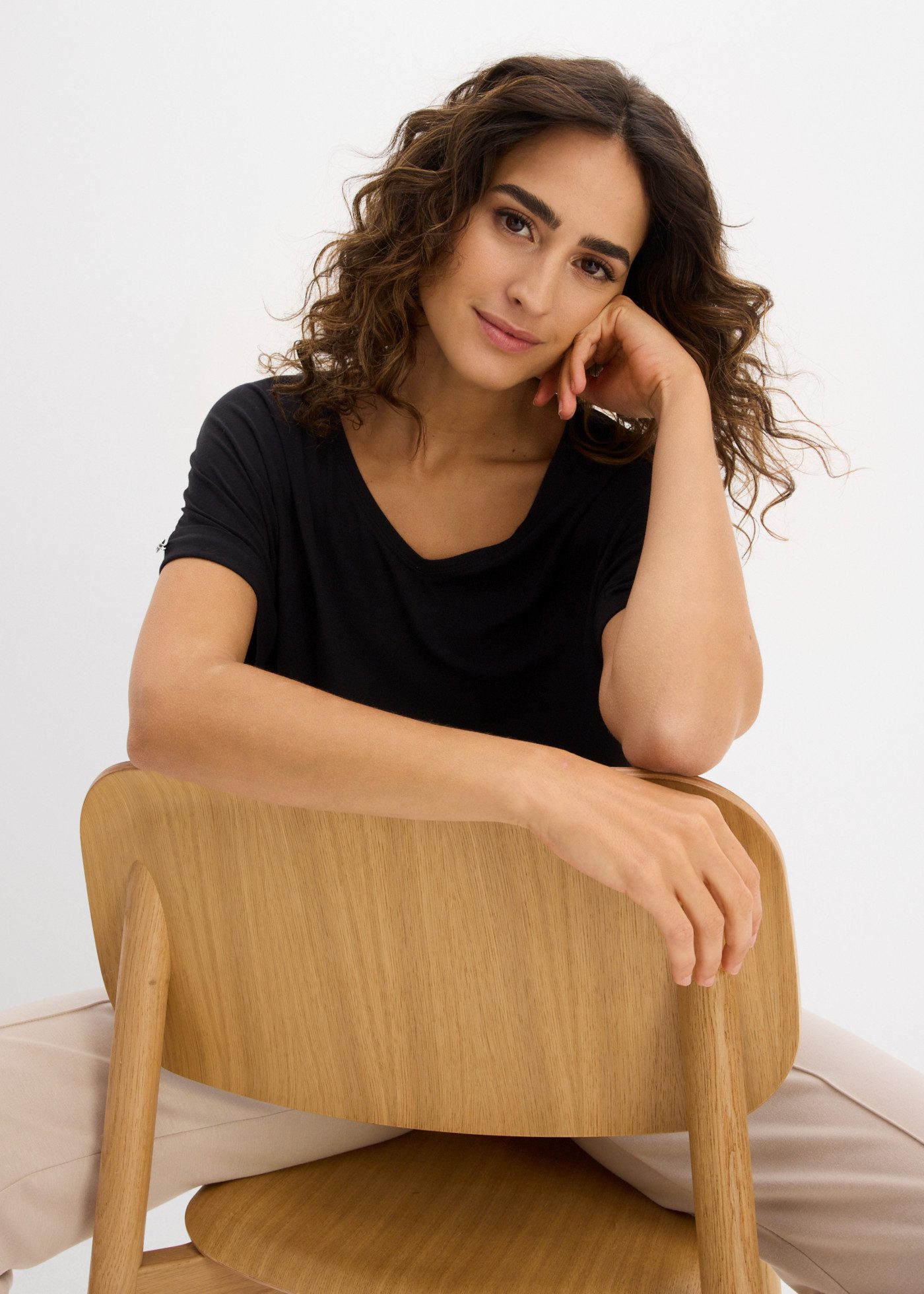 bonprix T-Shirt Oversize-Passform, V-Ausschnitt, für Frühling und Sommer