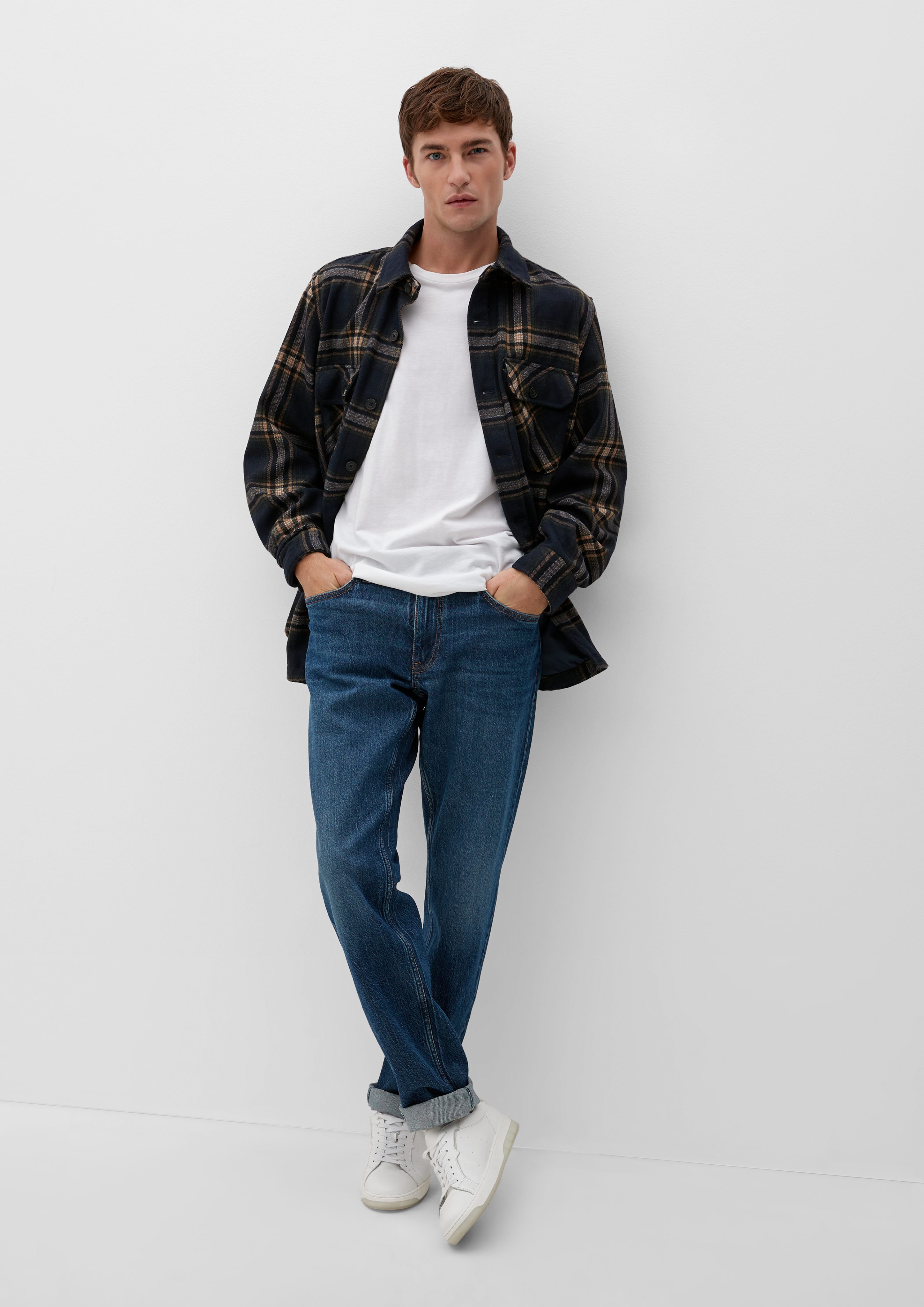 s.Oliver Stoffhose Jeans York / Regular Fit / Mid Rise / Straight Leg Waschung, Leder-Patch dunkelblau