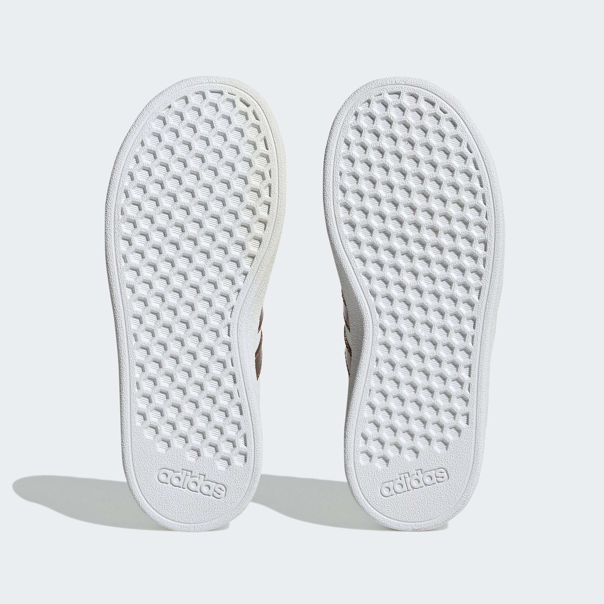 adidas Sportswear GRAND COURT Design Spuren den des adidas Sneaker SUSTAINABLE Superstar LACE auf