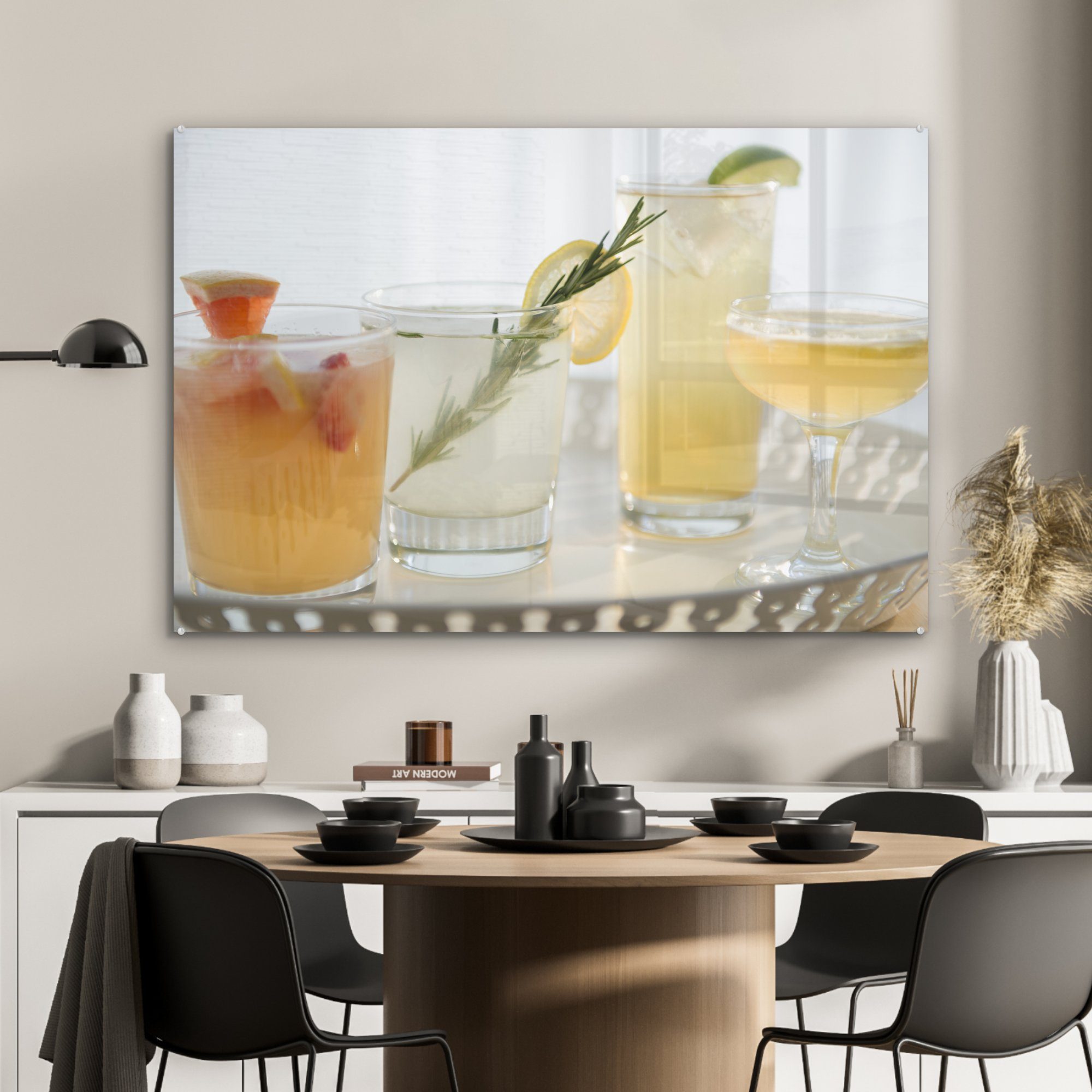 MuchoWow Acrylglasbild einem Schlafzimmer Studioaufnahme St), auf Tablett, Wohnzimmer von & würzigen Cocktails (1 weißen Acrylglasbilder