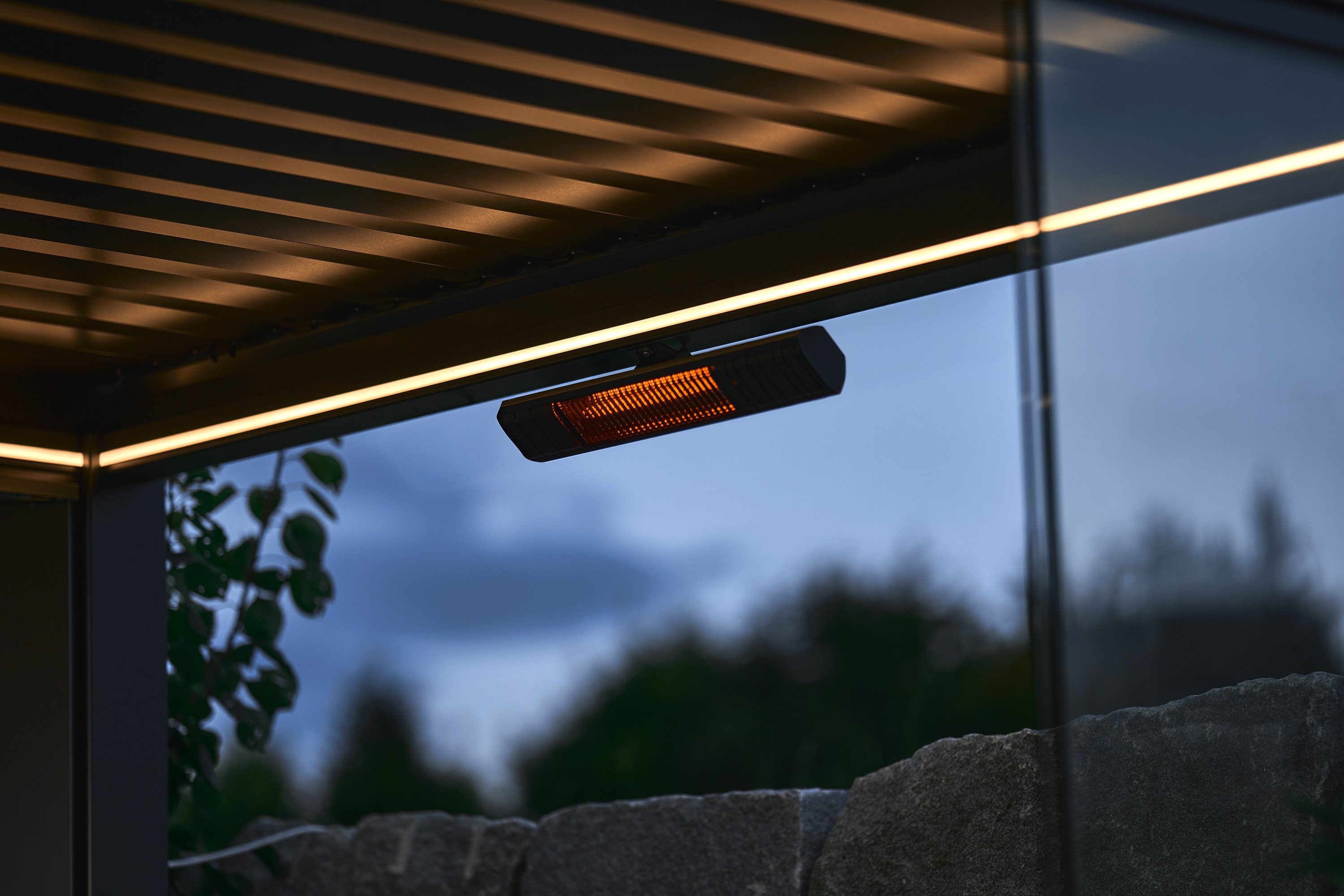 Biohort Heizstrahler für Pergolen, CH inkl. 24 h Timer, mit WiFi Funktion, Remote control + Touch control für Pergola