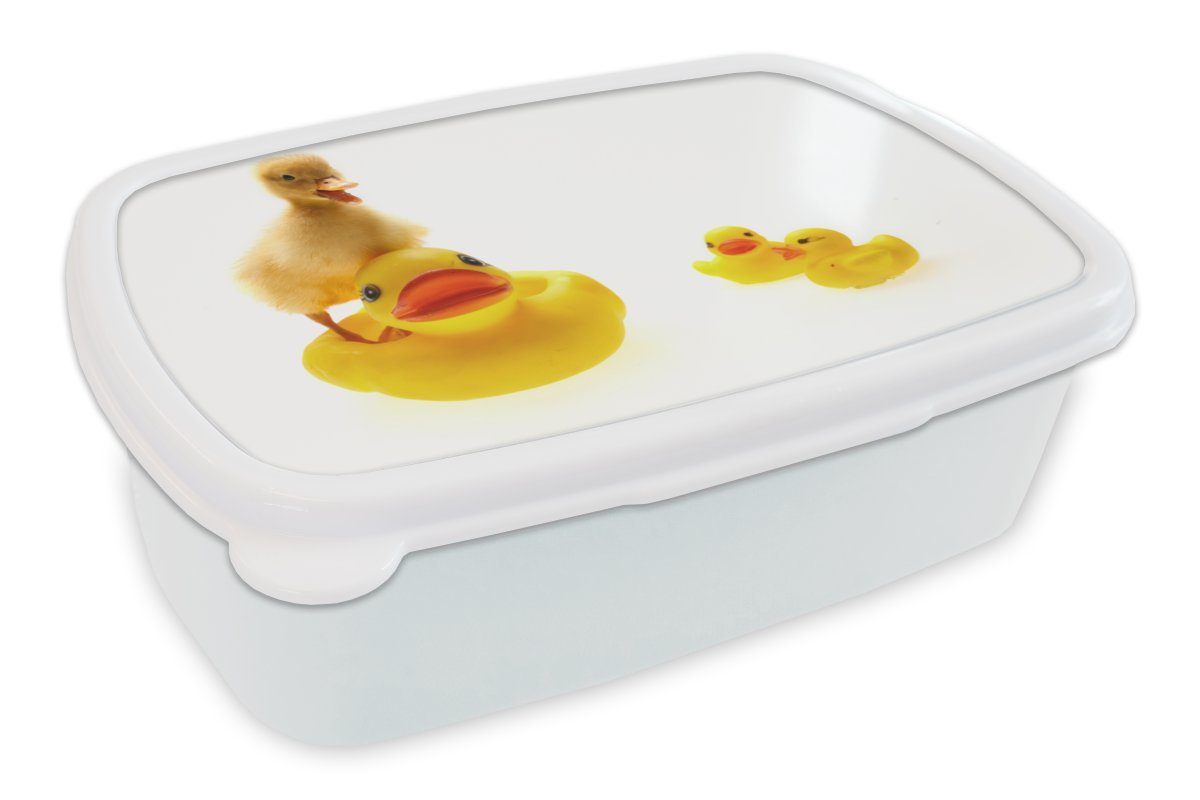 MuchoWow Lunchbox Baby-Ente in der Badewanne, Kunststoff, (2-tlg), Brotbox für Kinder und Erwachsene, Brotdose, für Jungs und Mädchen weiß