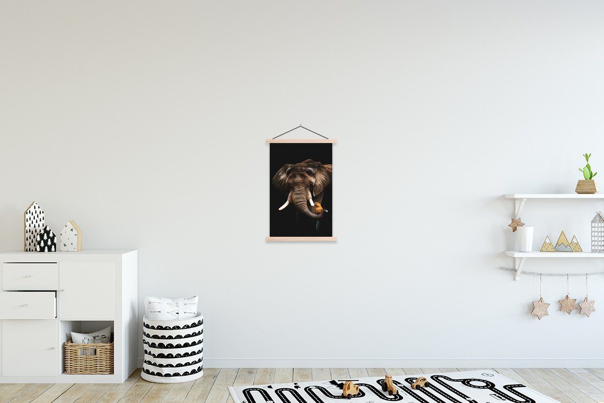 MuchoWow Poster Elefant - Schwarz - Papagei, (1 St), Posterleiste, Textilposter für Wohnzimmer, Bilderleiste, Magnetisch