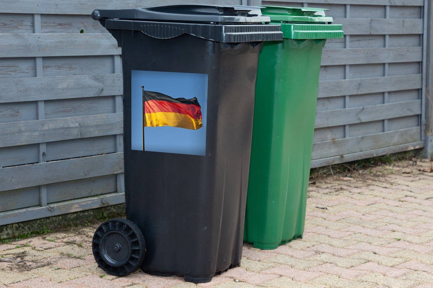 MuchoWow Wandsticker Foto der deutschen Container, (1 Mülltonne, Abfalbehälter St), Sticker, Flagge Mülleimer-aufkleber