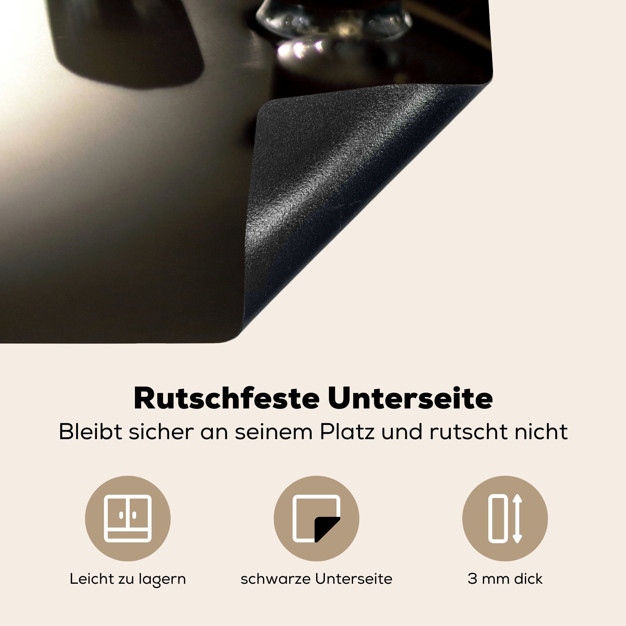 MuchoWow Herdblende-/Abdeckplatte Nahaufnahme einer schwarzen die küche, 81x52 tlg), cm, für Schutz Vinyl, E-Gitarre, Ceranfeldabdeckung Induktionskochfeld (1