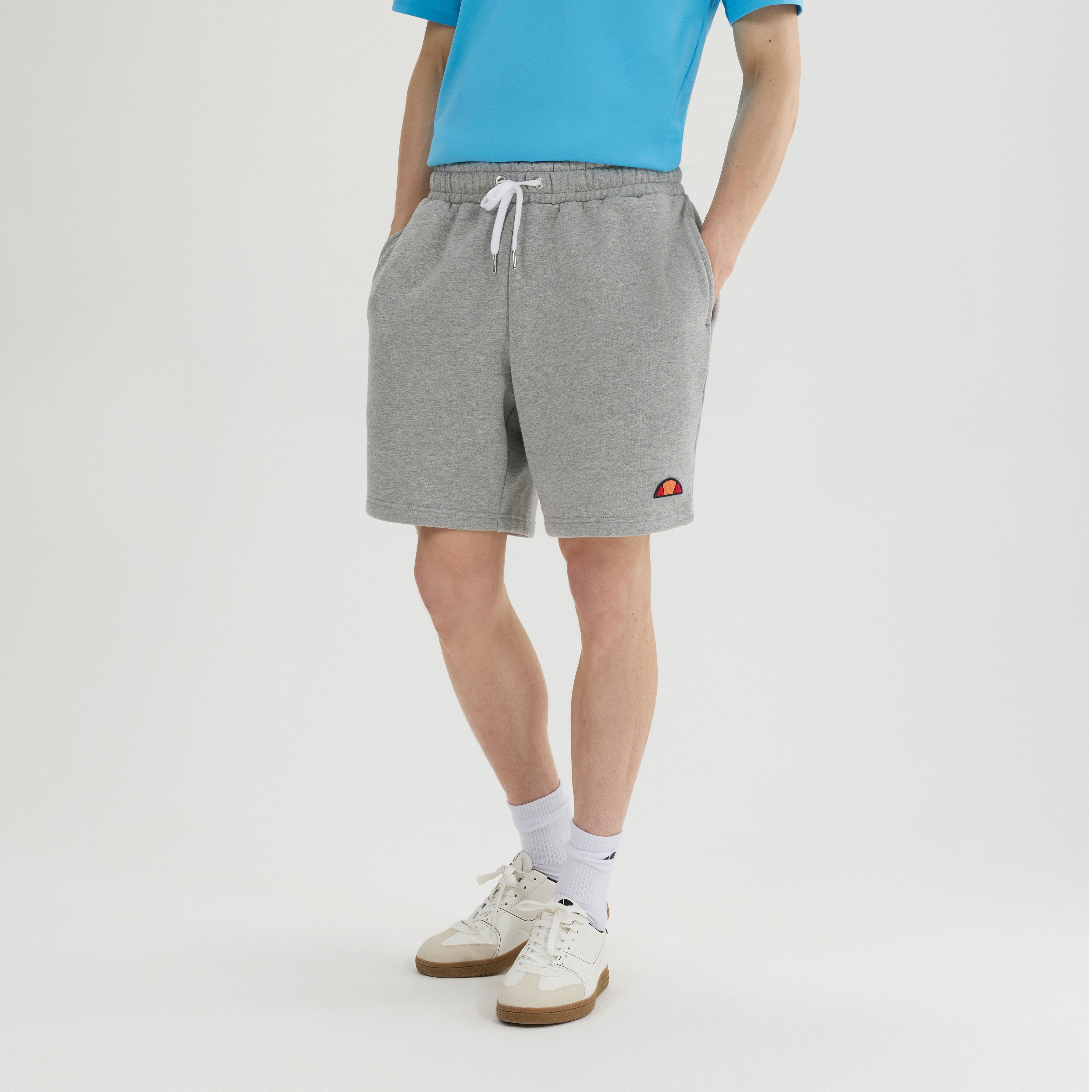 Ellesse Sweatshorts ISLINGTON SHORT bequeme Passform, sportlicher Stil, für Freizeit und aktive Tage
