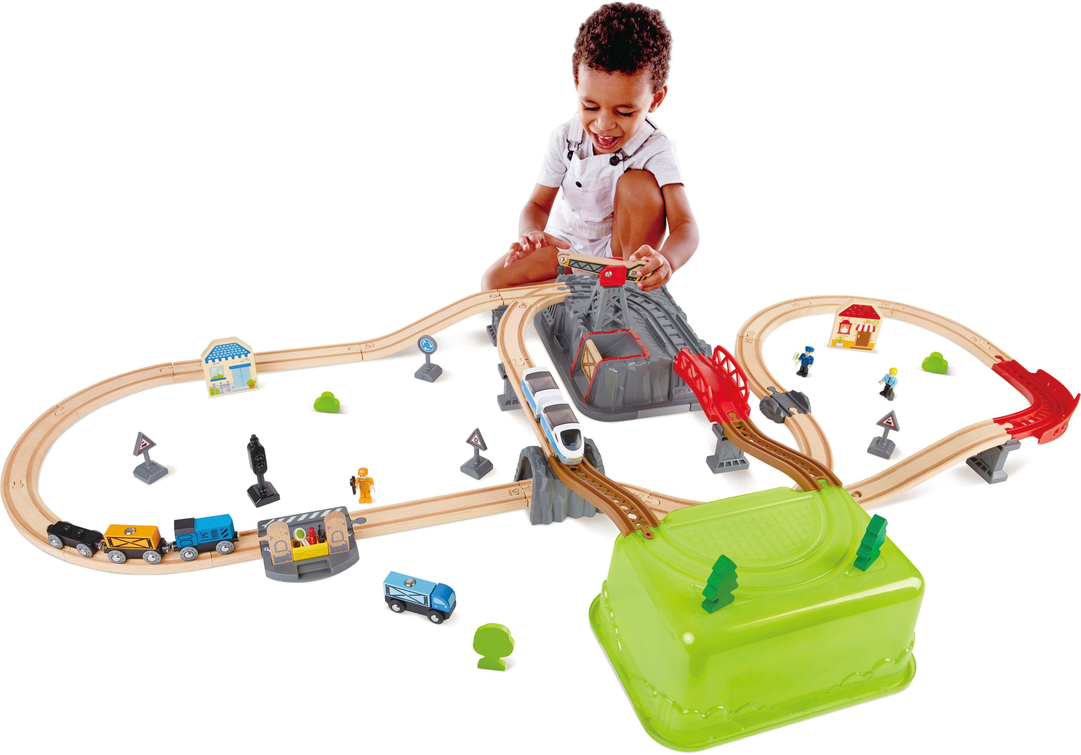 weltweit Holzspielzeug, Hape Wald Eisenbahn-Set, (Set), - Spielzeug-Eisenbahn FSC®- schützt achtförmig,