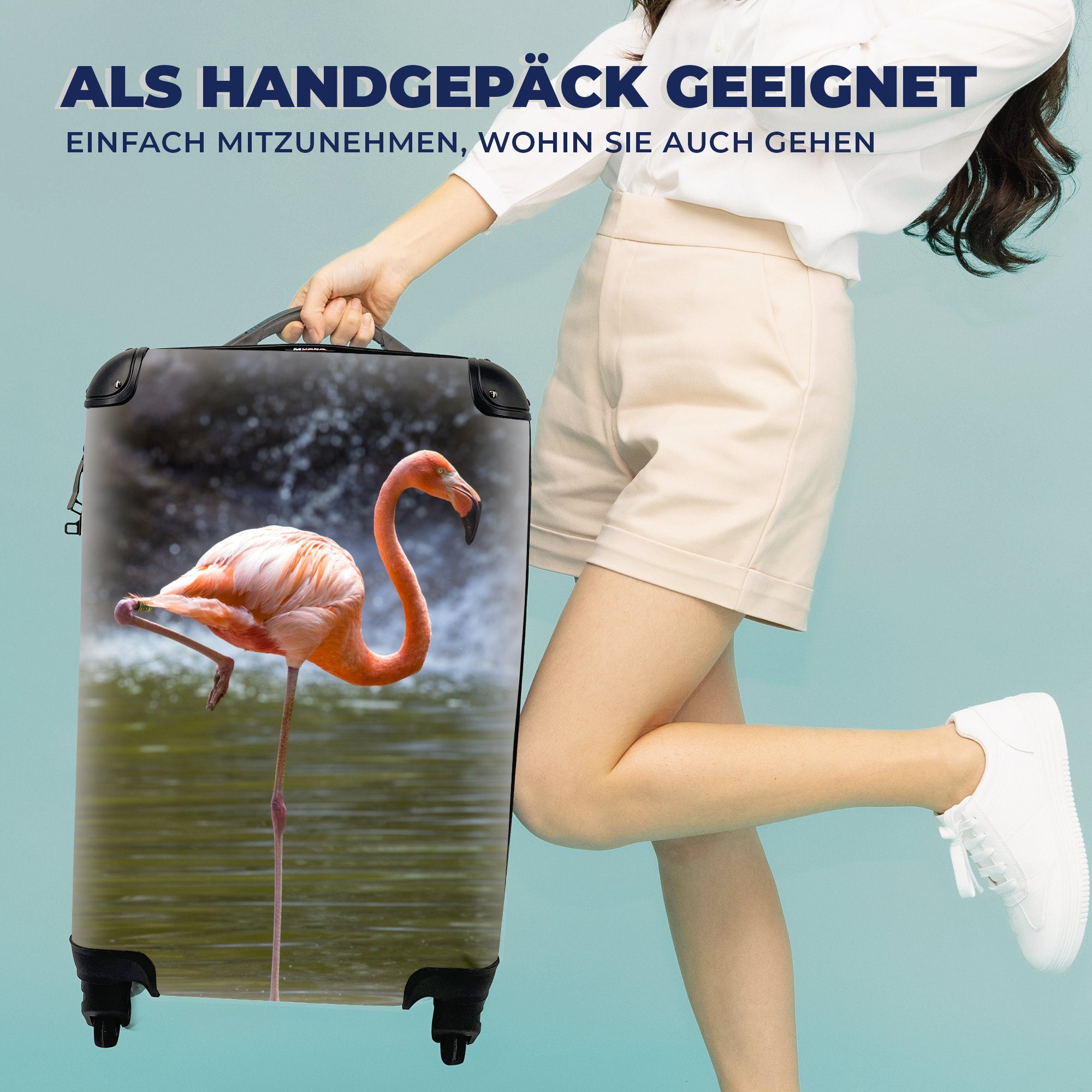 4 Flamingo Reisekoffer Rollen, im steht Wasser, für mit Ein Reisetasche MuchoWow Handgepäck Trolley, rollen, Ferien, Handgepäckkoffer