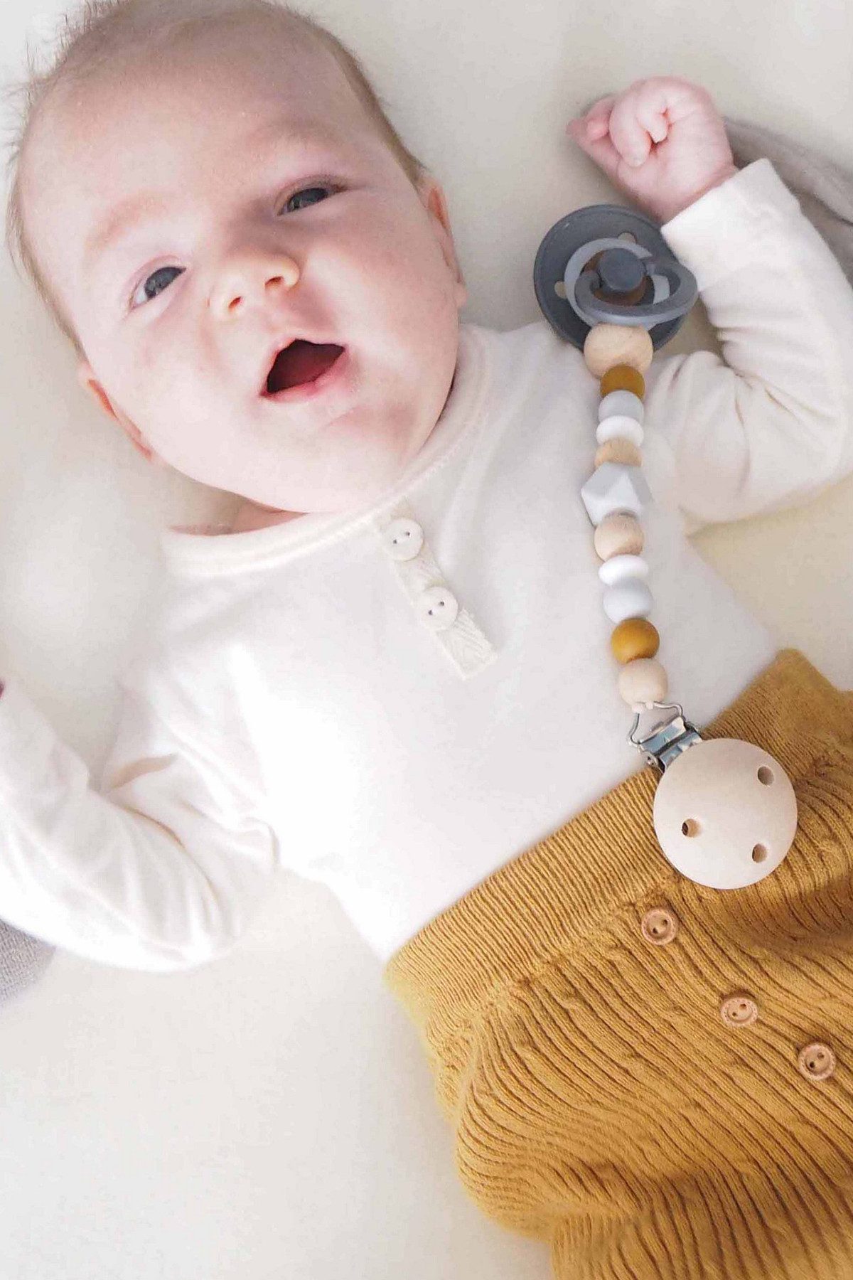 kikadu Schnullerbefestigung Schnullerkette grau/- weiß, (1-tlg), modern und nachhaltig