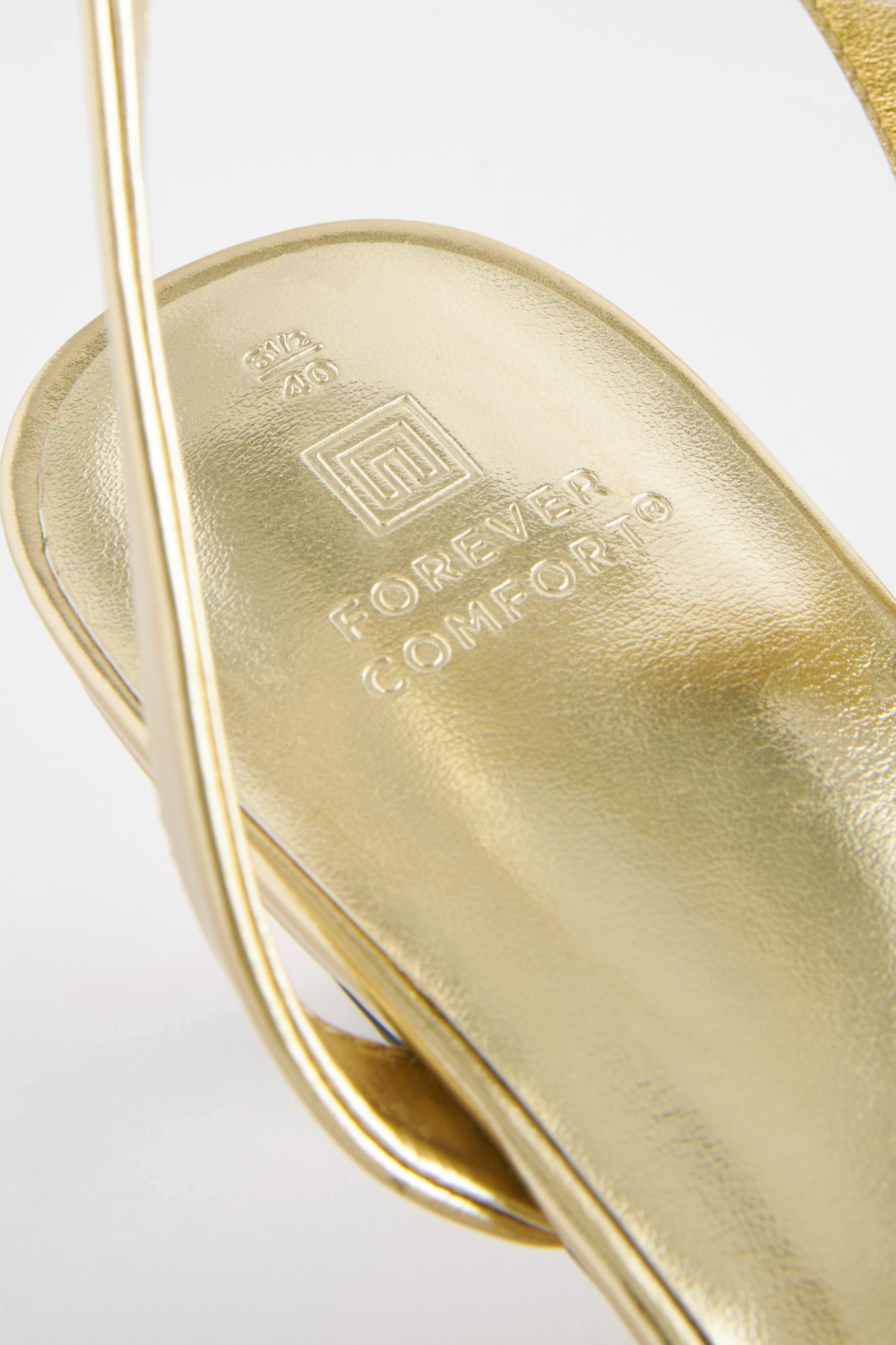 flachem Absatz mit Next Gold Sandalette Comfort® Sandalen Forever (1-tlg)