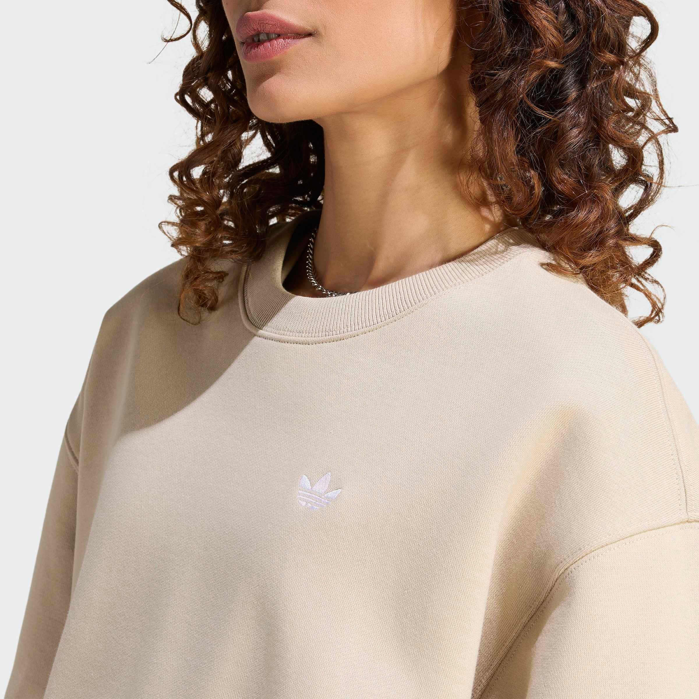 adidas Originals Sweatshirt ESS FL CRW OS mit Rundhalsausschnitt, ohne Verschluss, in normaler Schnittform