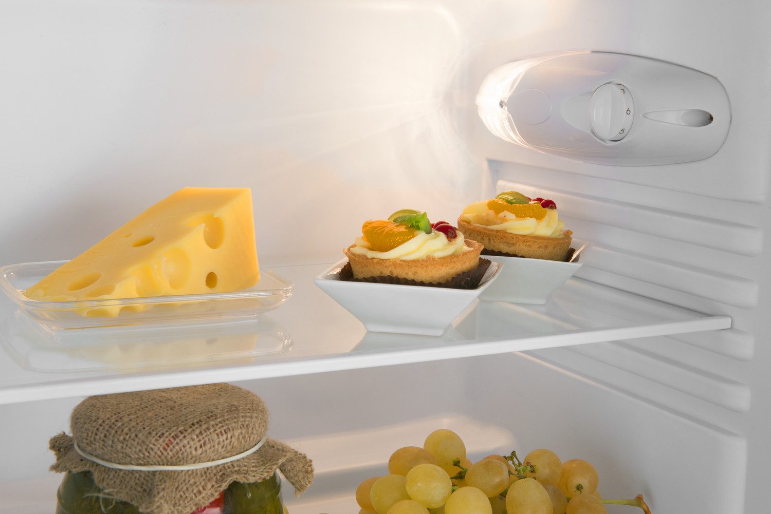 Amica Vollraumkühlschrank VKS 351 155 W, 85 cm hoch, 48 cm breit, Stilvoll, leise, perfekt organisiert – ideal für kleine Räume