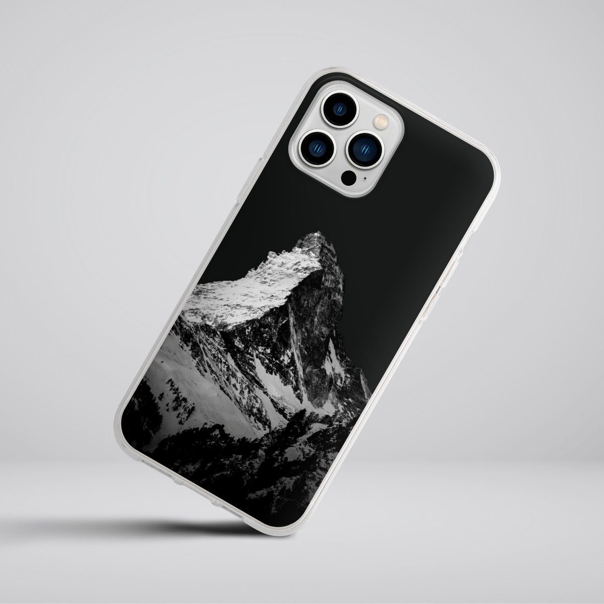 DeinDesign Handyhülle Berg Schnee Alpspitze Snow Capped Mountains Grayscale, Apple iPhone 13 Pro Max Silikon Hülle Bumper Case Handy Schutzhülle