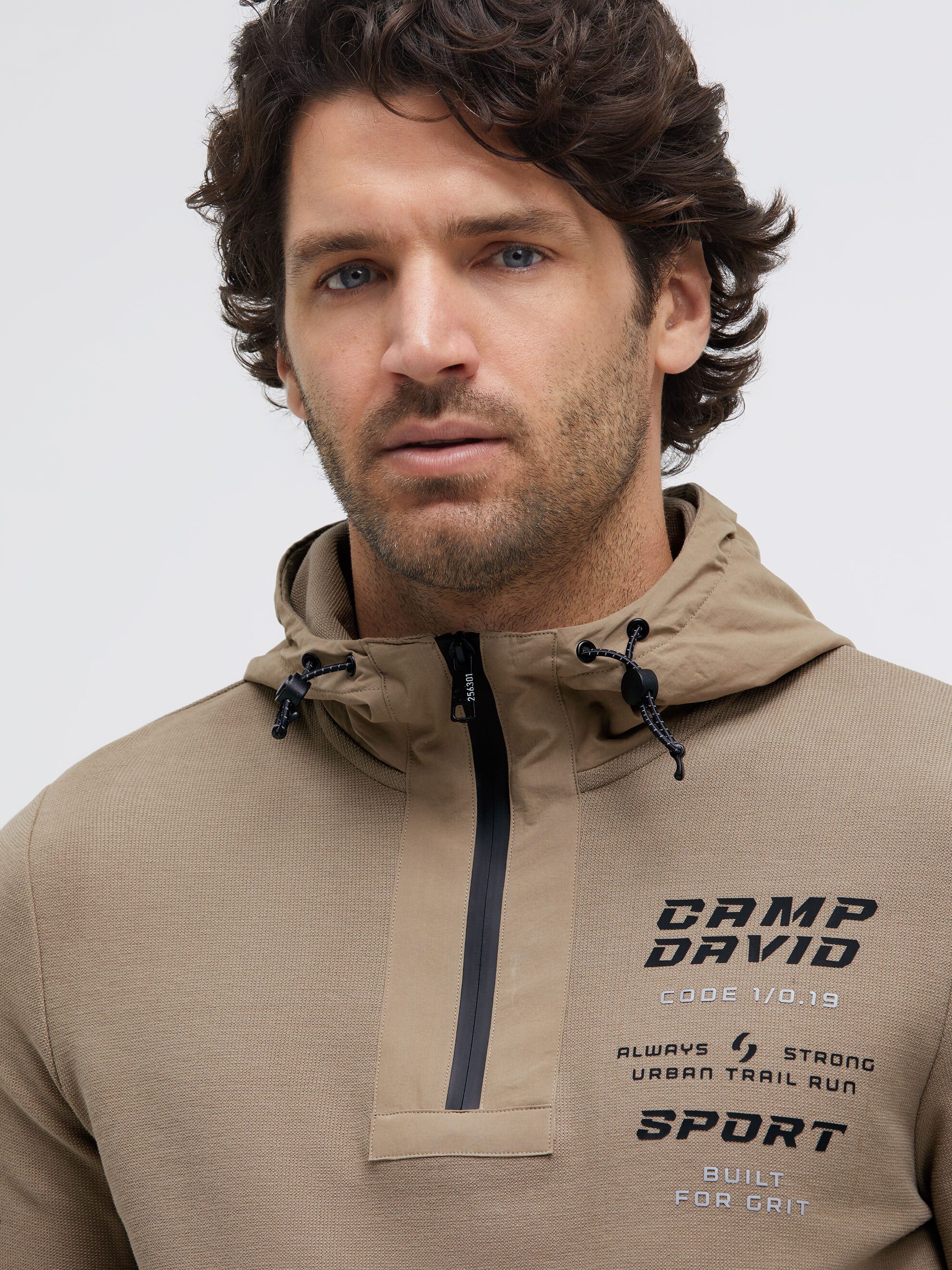 CAMP DAVID Kapuzensweatshirt mit reflektierenden Details – Bild 4 von 5