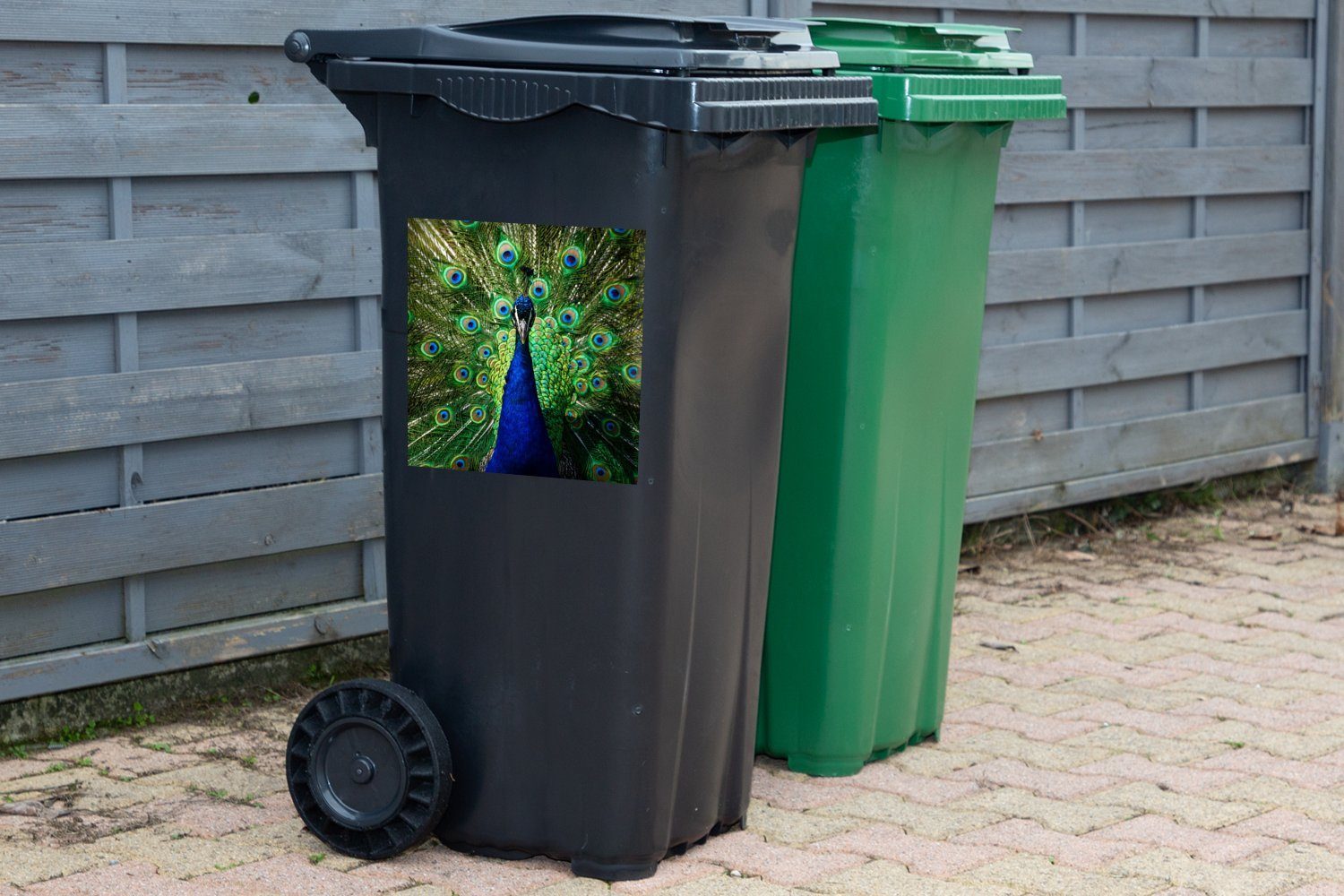 MuchoWow Wandsticker Pfau - Sticker, Blau Federn St), Mülleimer-aufkleber, - (1 Augen - Container, Mülltonne, Abfalbehälter