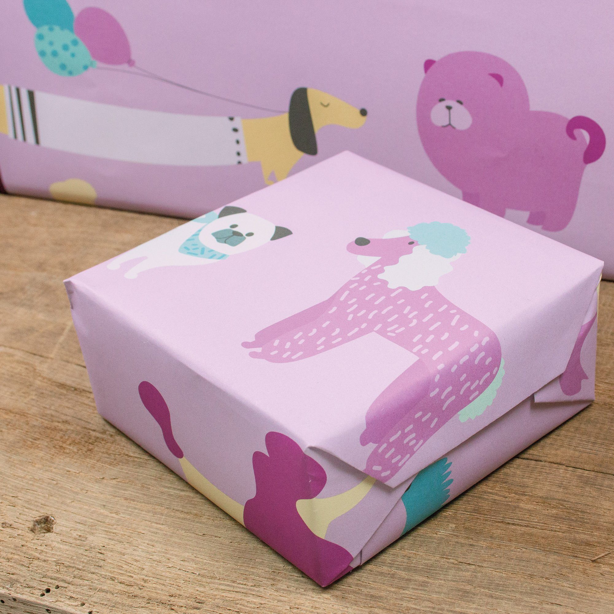 Bow & Hummingbird Geschenkpapier Hunde 48 x 69 cm – Hochwertiges Geschenkpapier mit Hundemotiv, Bow & Hummingbird, 100% Recyclingpapier