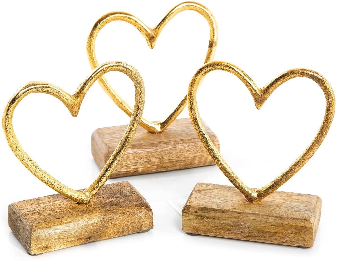 cm St), Gold einem Dekofigur Mangoholz Metall 3 Podest & aus braun Figuren Logbuch-Verlag (Spar 13 - Set, Holz Herz auf Metallfigur