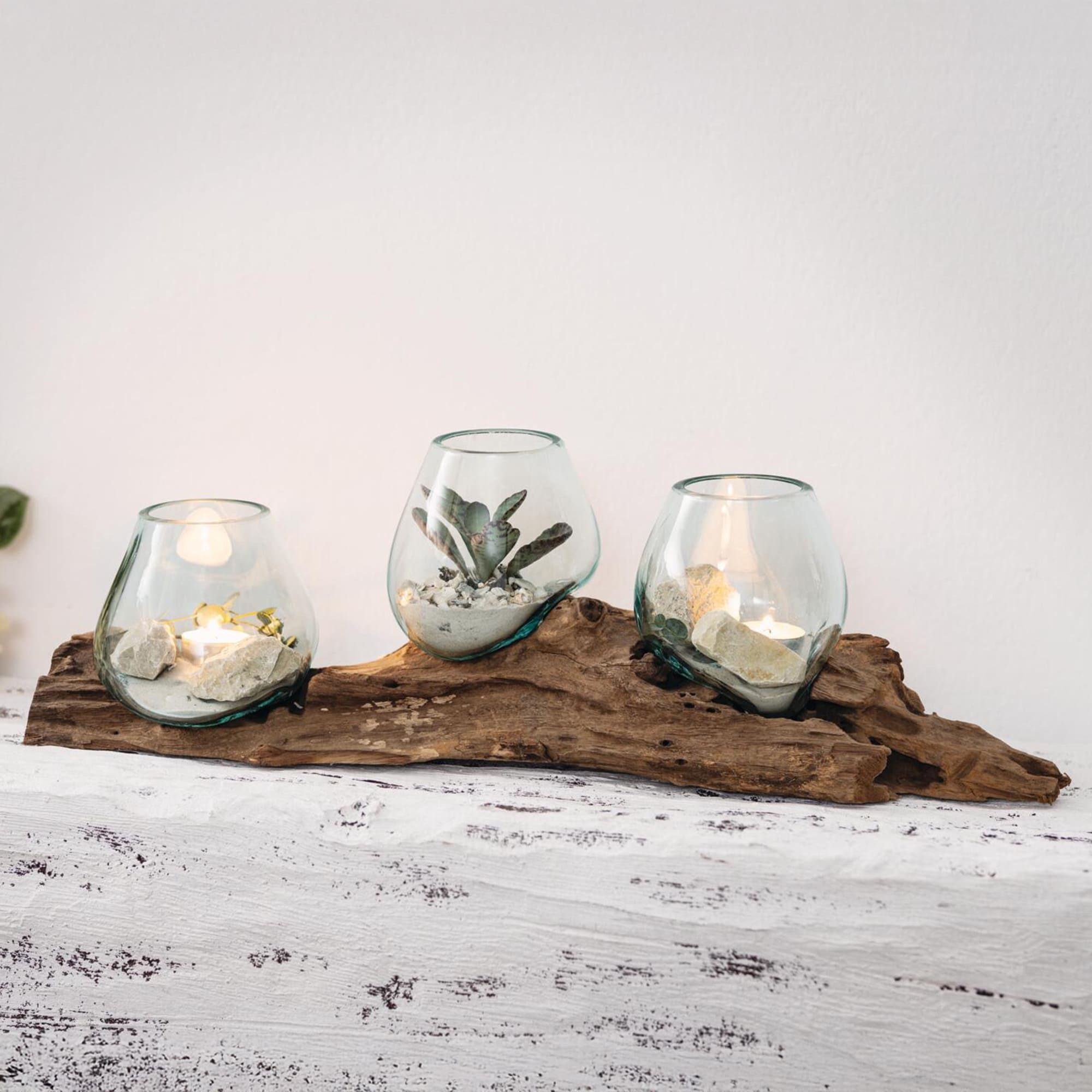 Dekoleidenschaft Wanddekoobjekt "Wurzelholz" Wandvase mit 3 Glasvasen, Wandboard 56 cm, Wand-Windlicht, Handarbeit von Bali, Unikat, Teelichthalter