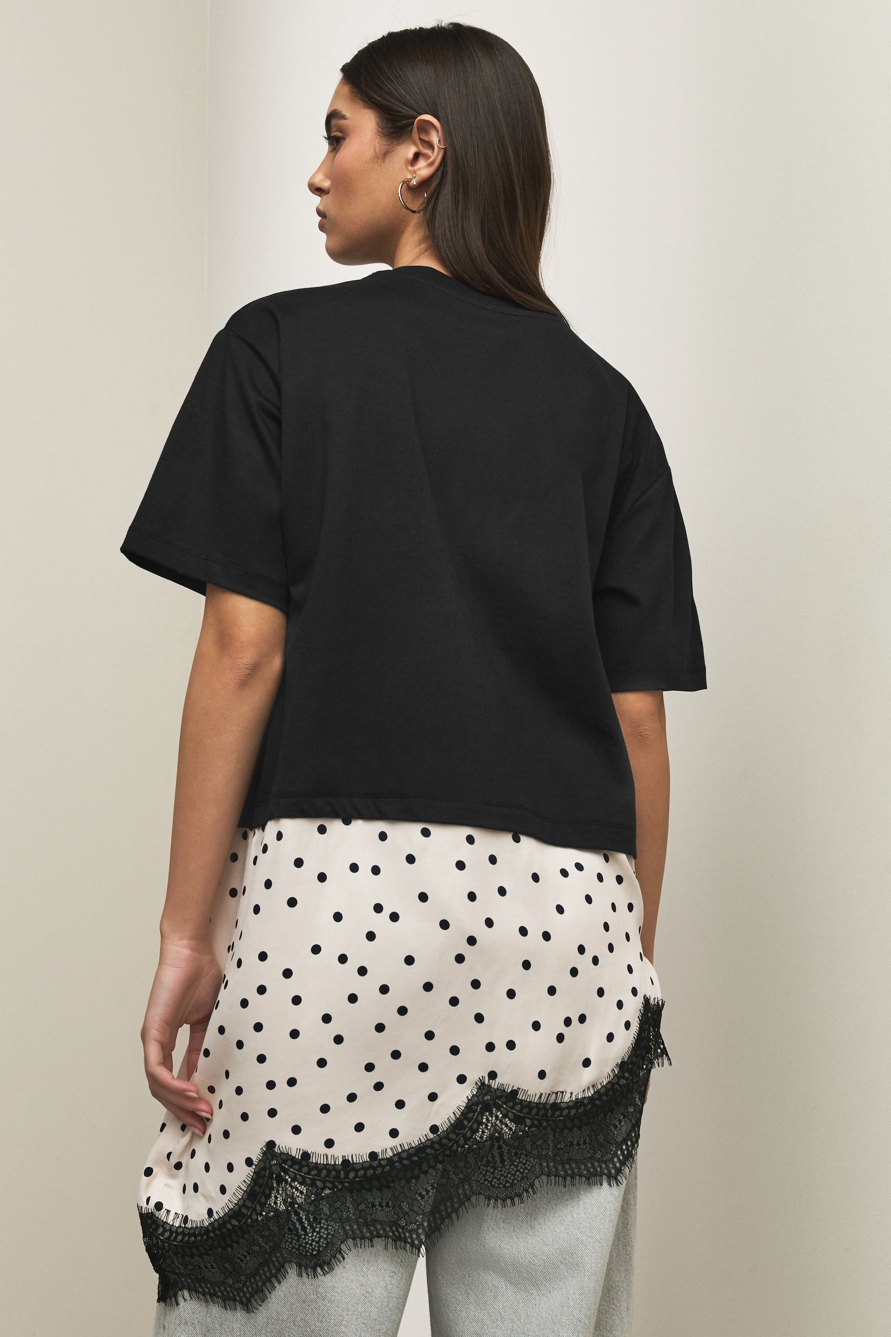 Next T-Shirt Kurzärmeliges T-Shirt maus Satin mit Spitzenbesatz (1-tlg) günstig online kaufen