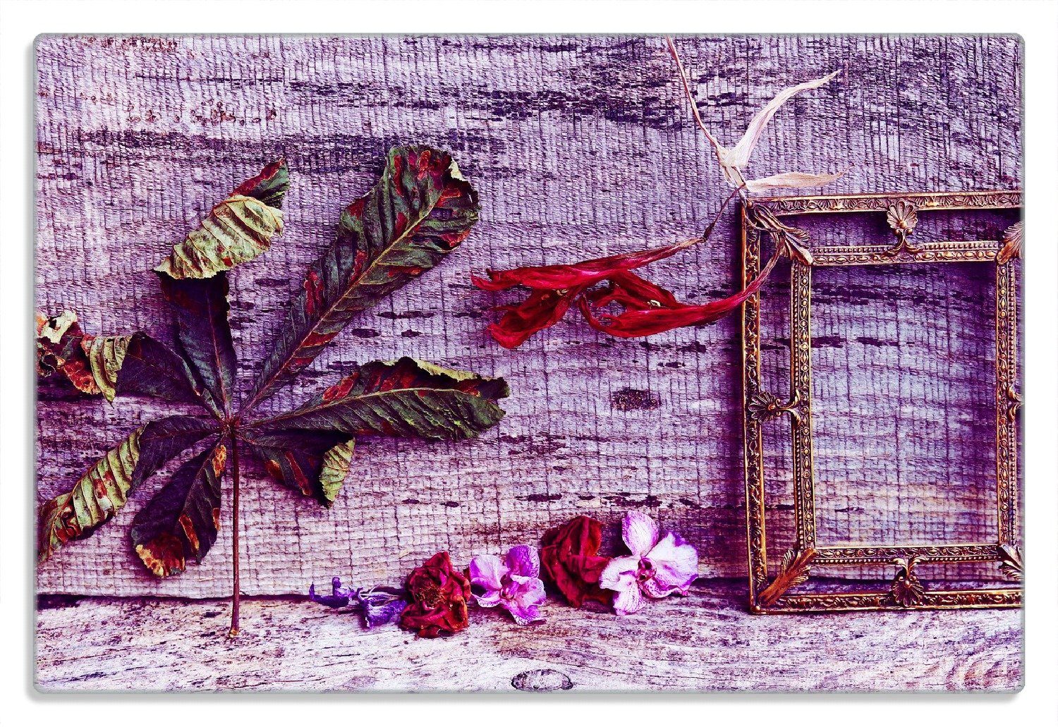 Wallario Frühstücksbrett Getrocknete Blätter - Herbst Stillleben in lila, (inkl. rutschfester Gummifüße 4mm, 1-St), 20x30cm
