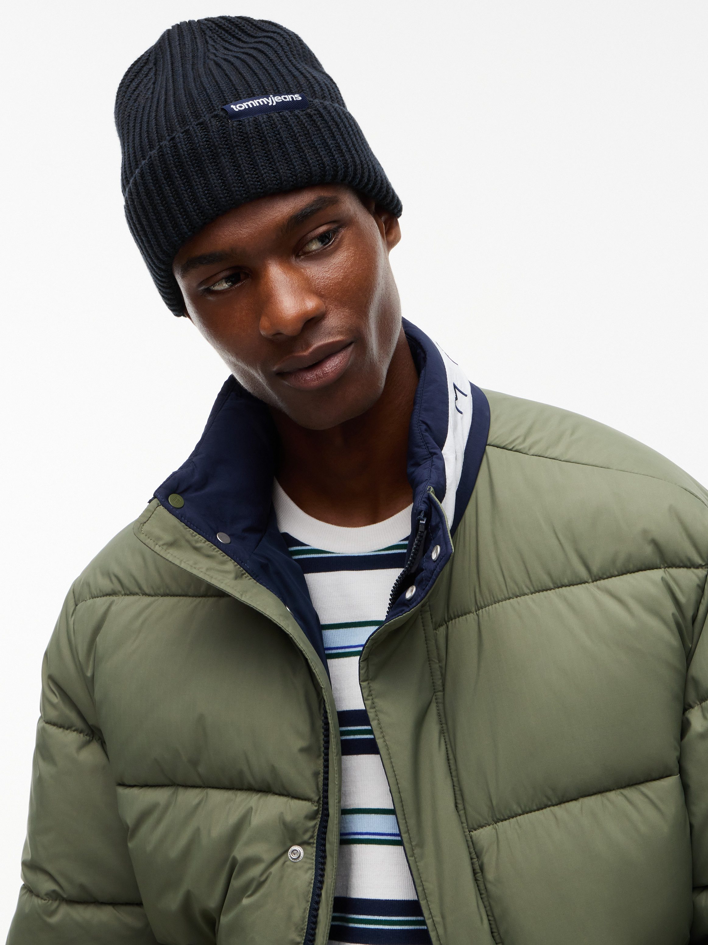 Tommy Jeans Beanie LINEAR LOGO BEANIE Regular fit mit Markenlabel