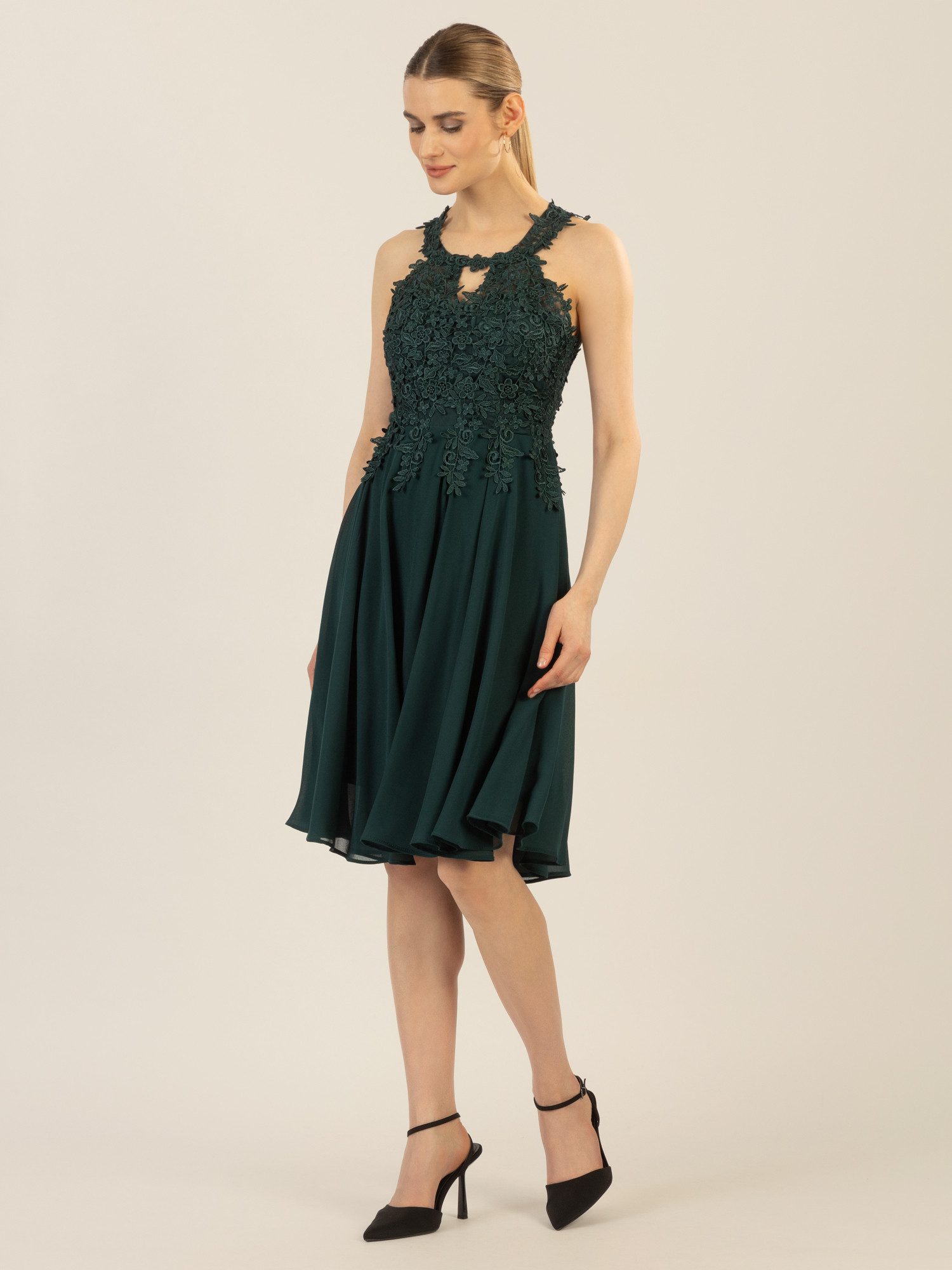 Apart Cocktailkleid aus einer Plastischen Spitze günstig online kaufen