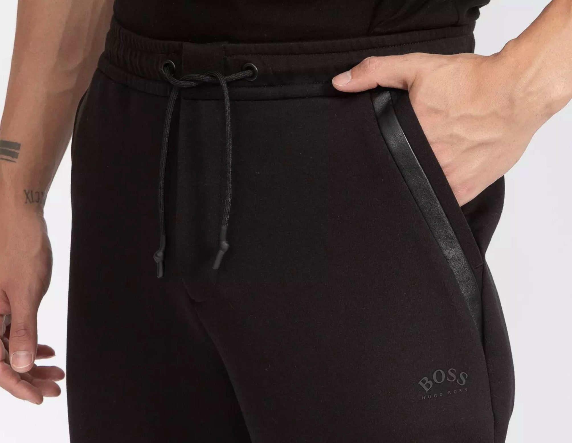 BOSS Jogginghose x AJBXNG Anthony Joshua Sweat Hose Limited Limitierten Kollektion mit Boxer Anthony Joshua