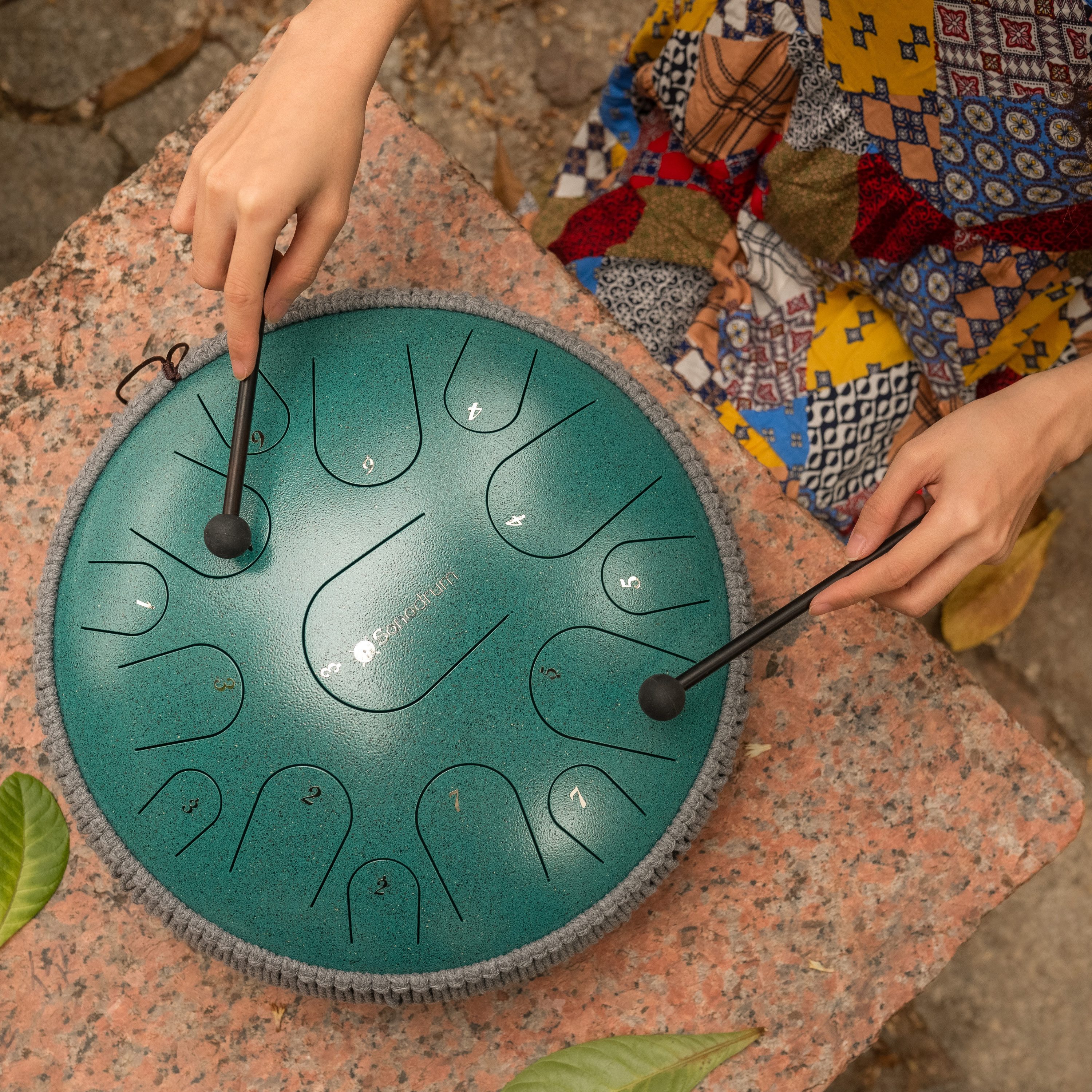Sonodrum Steel Tongue Drum Zungentrommel "Premium", C-Dur, 35,5 cm, 15 Zungen inkl. Tragetasche
