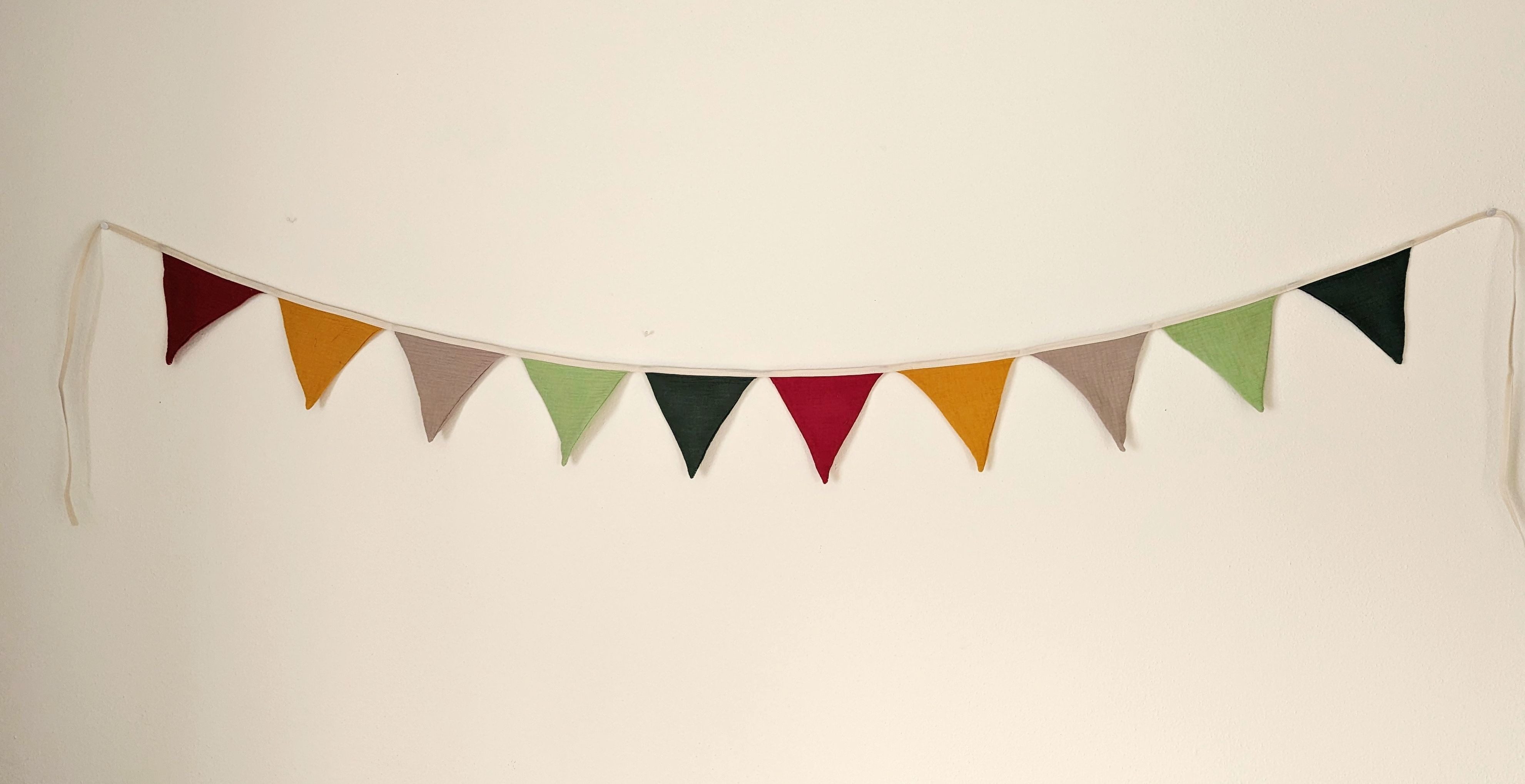 Aurelie Wimpelkette Bunte Wimpelkette PIET, grün/rot/mintgrün/helllila/gelb