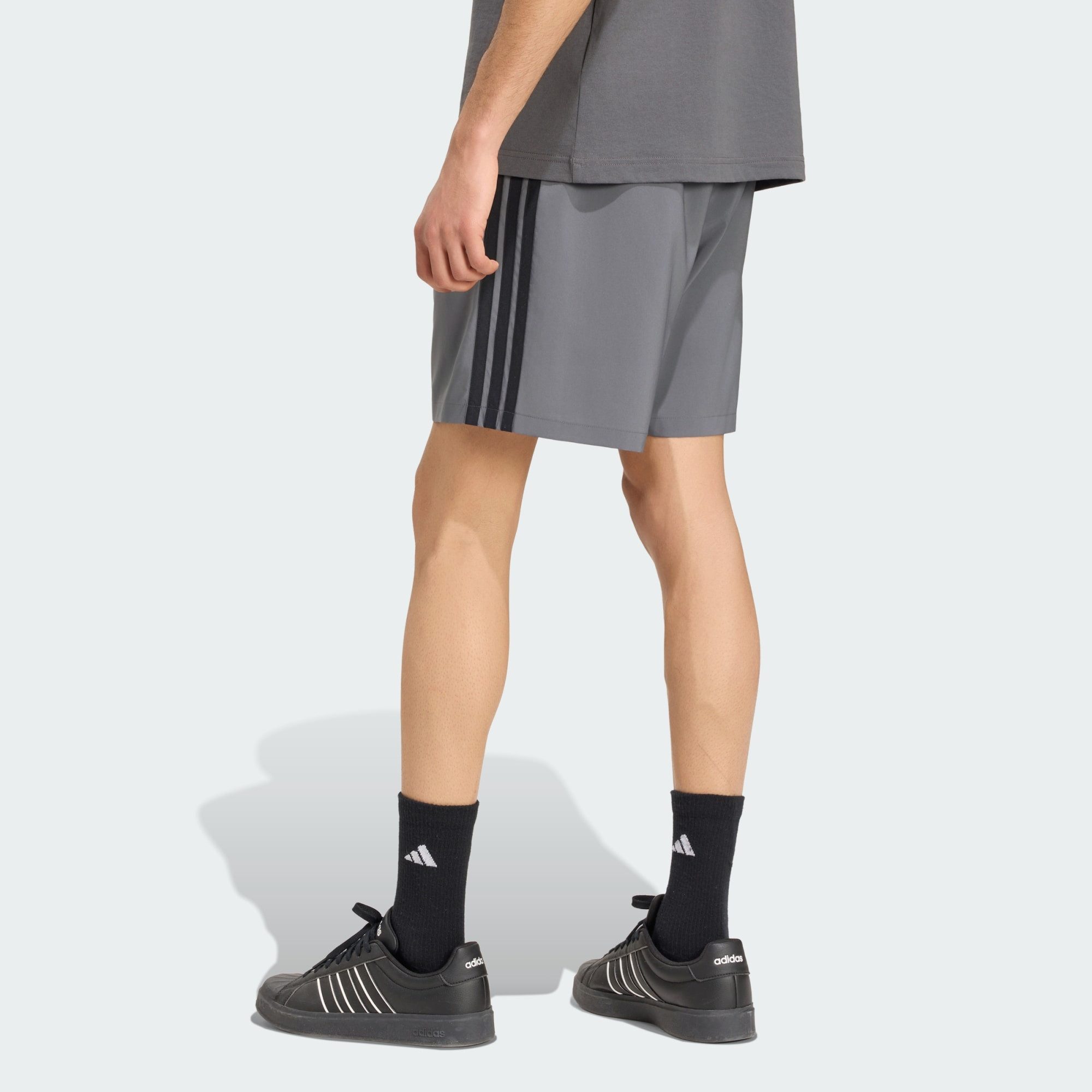 adidas Sportswear Shorts ESSENTIALS 3-STREIFEN CHELSEA LITE SHORTS, GEWEBT (1-tlg)