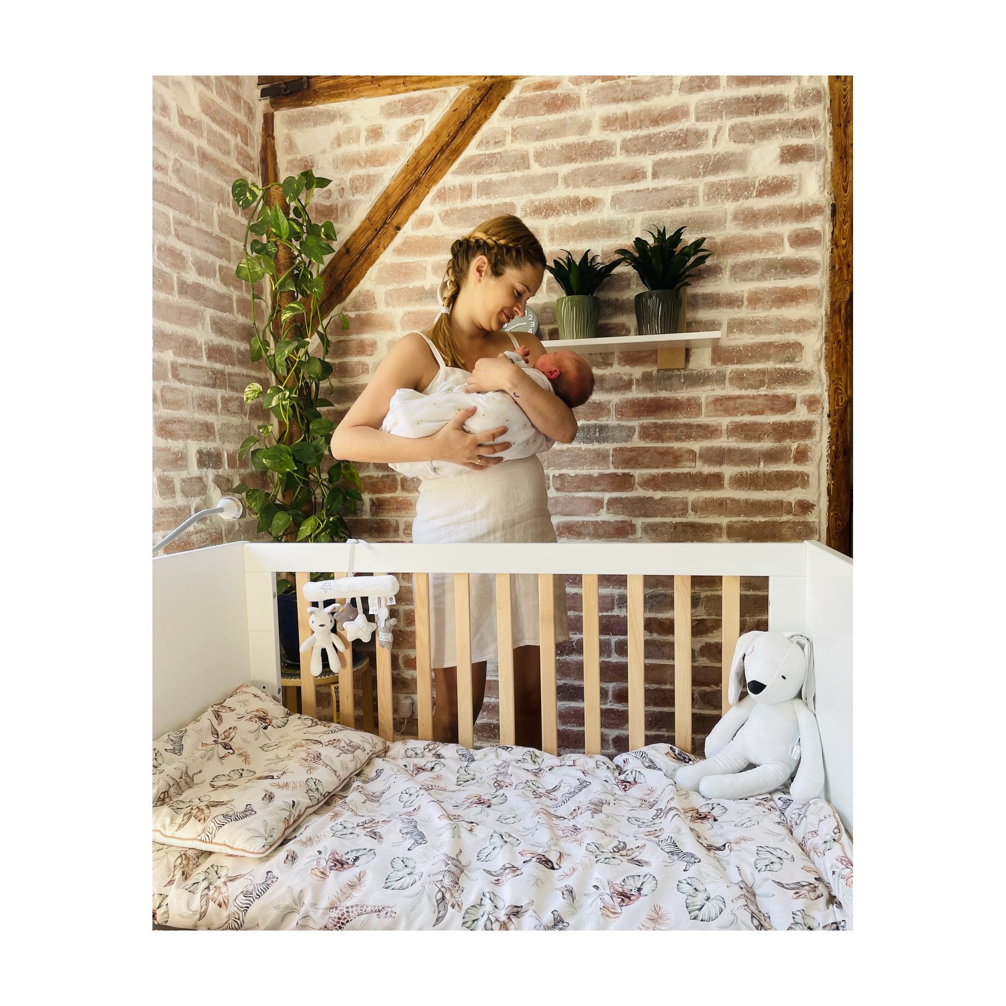 Raumhirsch Furniture Babybett Skandinavisches Babybett SWING 120x60 cm mit Schlupfsprossen, Liegefläche 120 x 60 cm, skandinavisches Design, Sicherheitsgeprüft