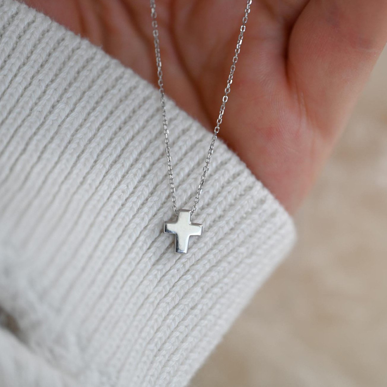 Runde Perlé Kette mit Anhänger franziskanisches Kreuz Anhänger, handgeferti günstig online kaufen