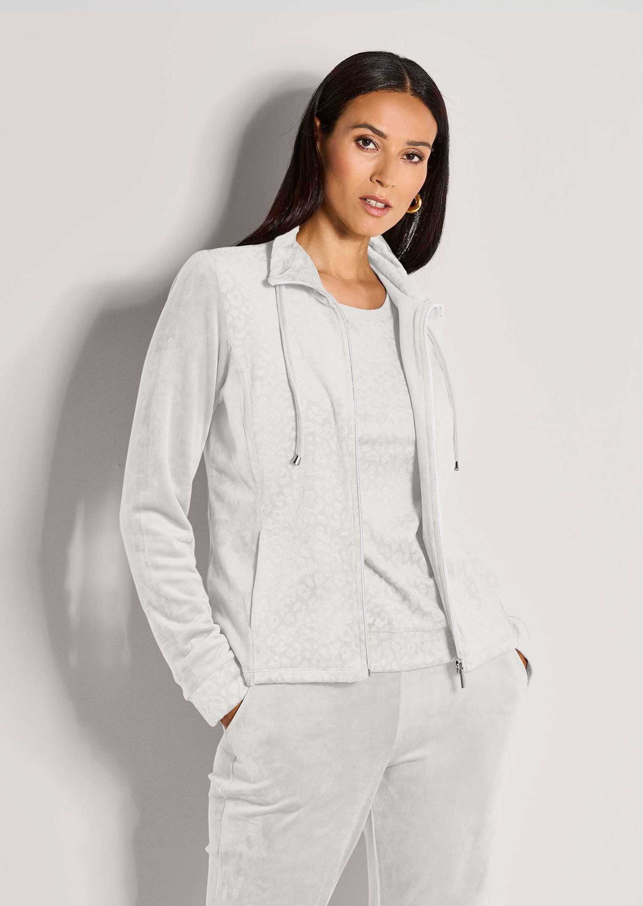 MADELEINE Outdoorjacke Flauschige Nickijacke mit Reißverschluss Sportive Jacke mit Stehkragen und Taschen