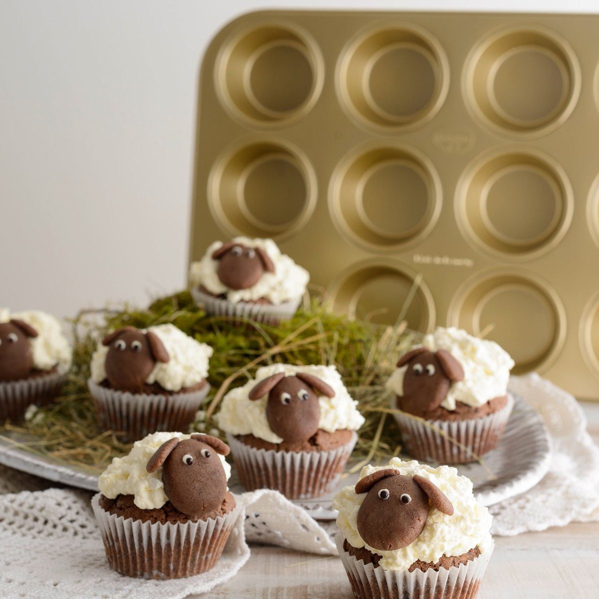Dr. Oetker Küchenhelfer Muffinform Muffinform Goldiges Ostern, 12er