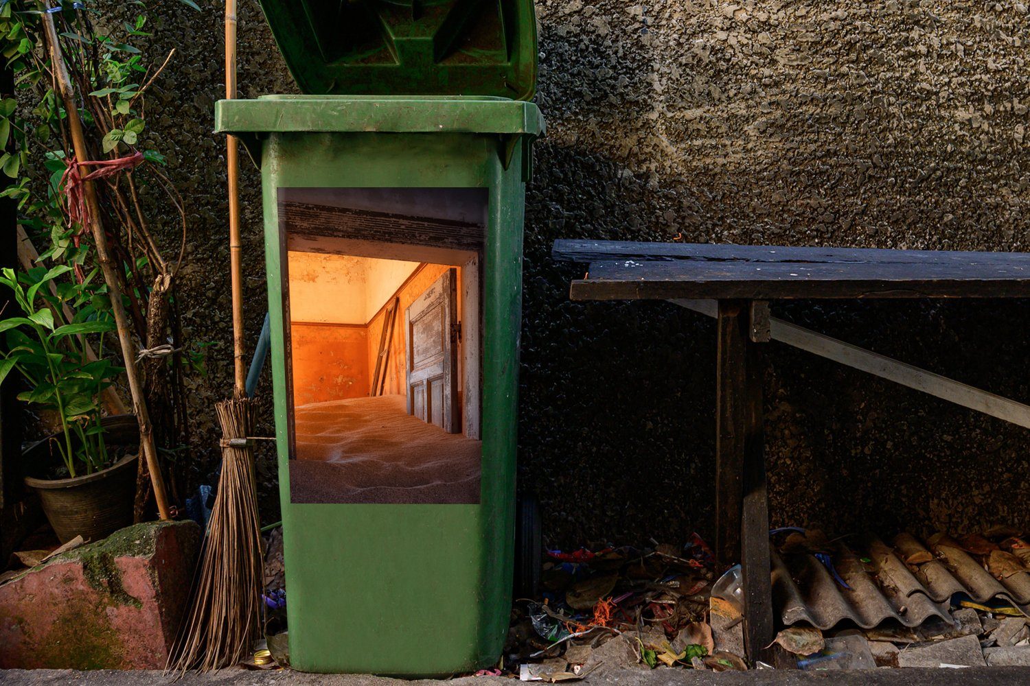 Abfalbehälter - Mülltonne, Architektur Tür Sand Wandsticker St), Haus - Container, MuchoWow Sticker, - (1 Mülleimer-aufkleber,