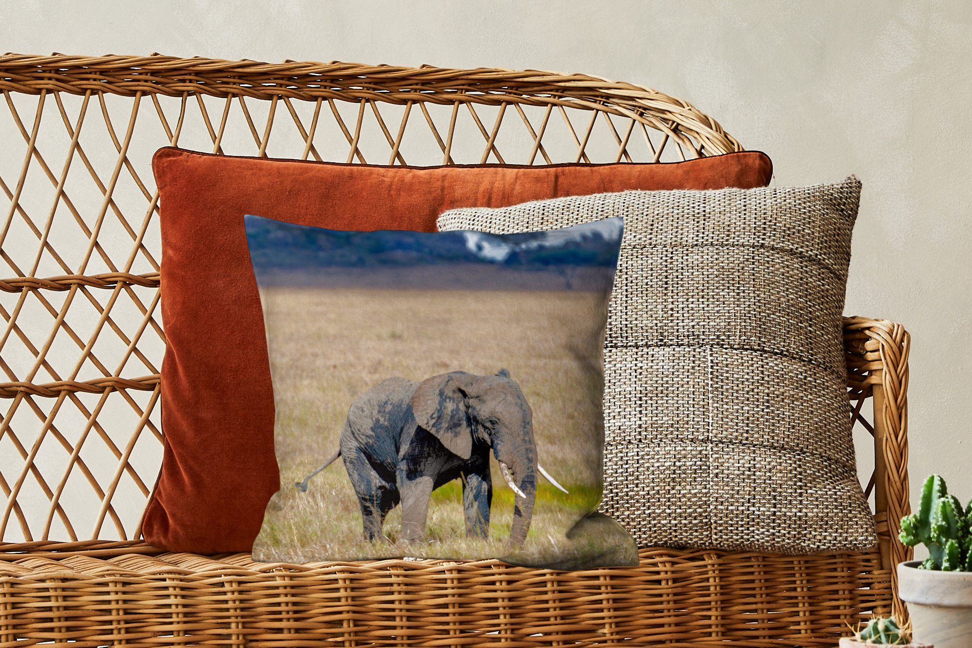 MuchoWow Dekokissen Elefant - Füllung Schlafzimmer, Deko, - mit Sofakissen Gras - für Tiere Wohzimmer, Natur, Zierkissen